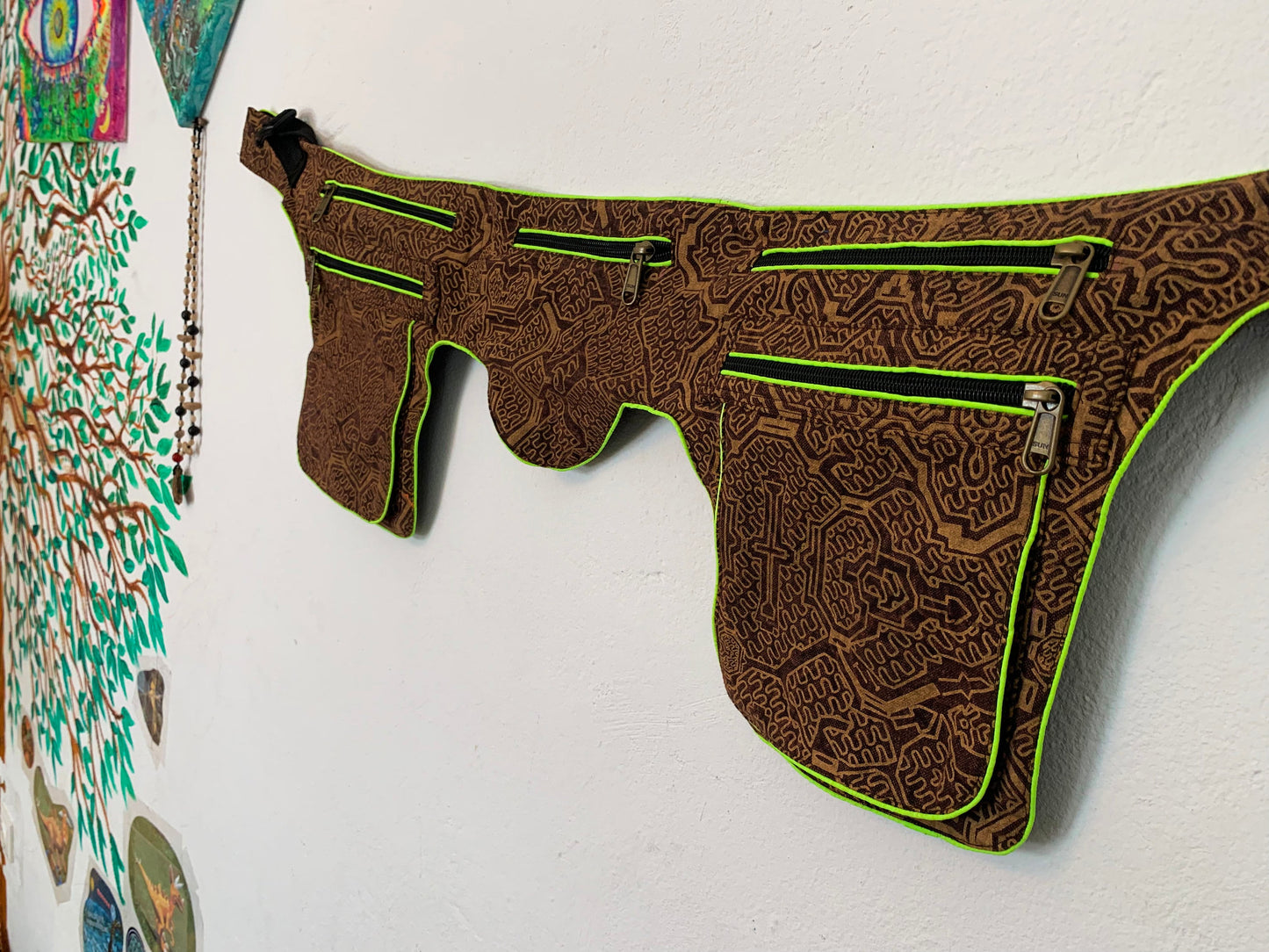 Ayahuasca Beltbag - 7 pockets, strong ziplocks, size adjustable with hook & loop and clip - yellow blacklight active lines