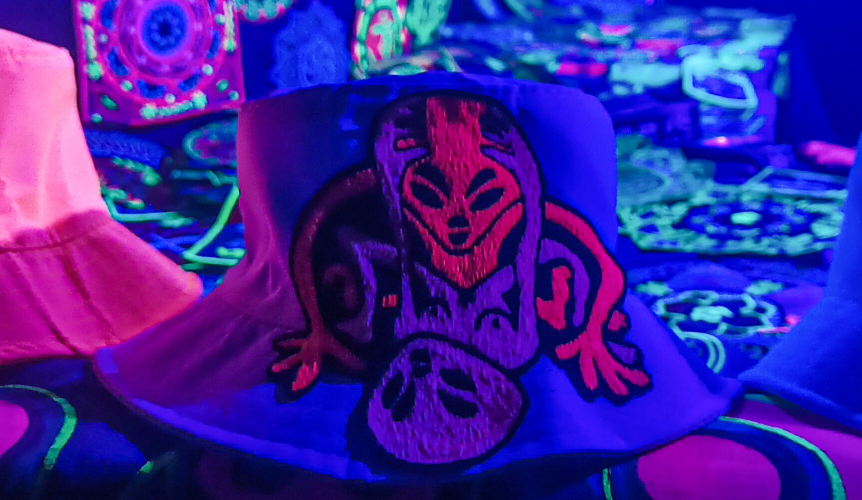 Funny Alien Love UV Purple Fisher Hat blacklight glowing with embroidery patch psychedelic trance goatrance hippie fisherhat Psy Goa Gear
