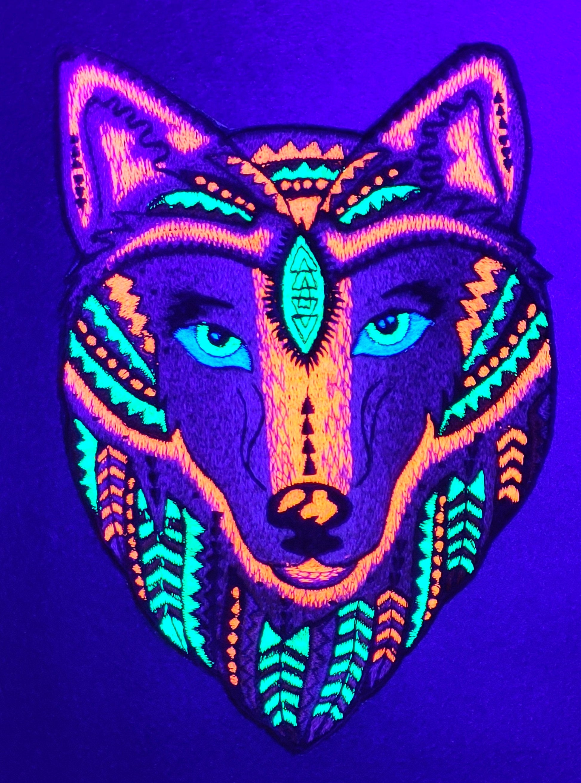 Wisdom Wolf UV Patch with blacklight glowing colors - Animal Embroidery neon shining beautiful and wise wolf spirit of the psychedelic woods