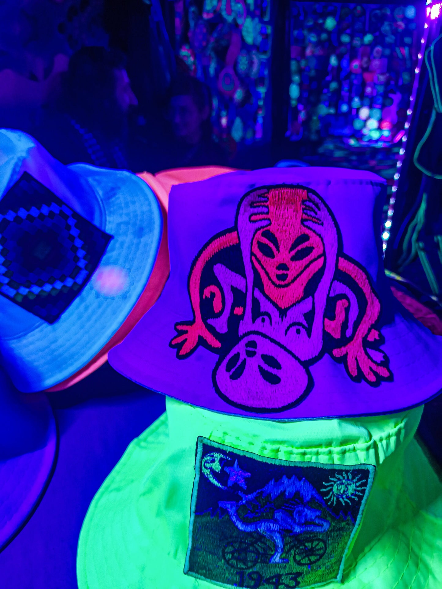 Funny Alien Love UV Purple Fisher Hat blacklight glowing with embroidery patch psychedelic trance goatrance hippie fisherhat Psy Goa Gear