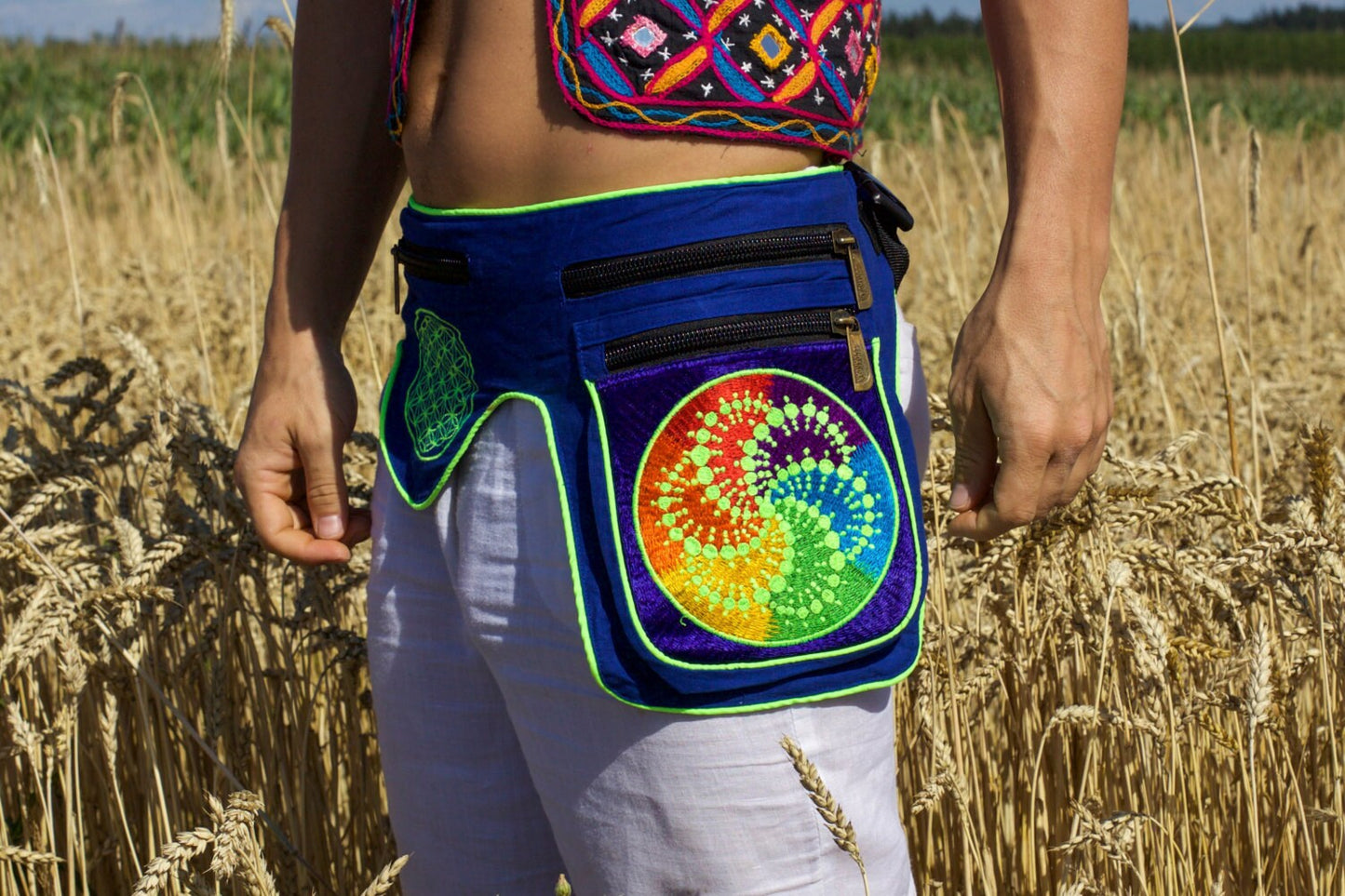 Beltbag Fractal crop circle - 7 pockets, strong ziplocks, size adjustable - hook & loop and clip - blacklight active lines flower of life