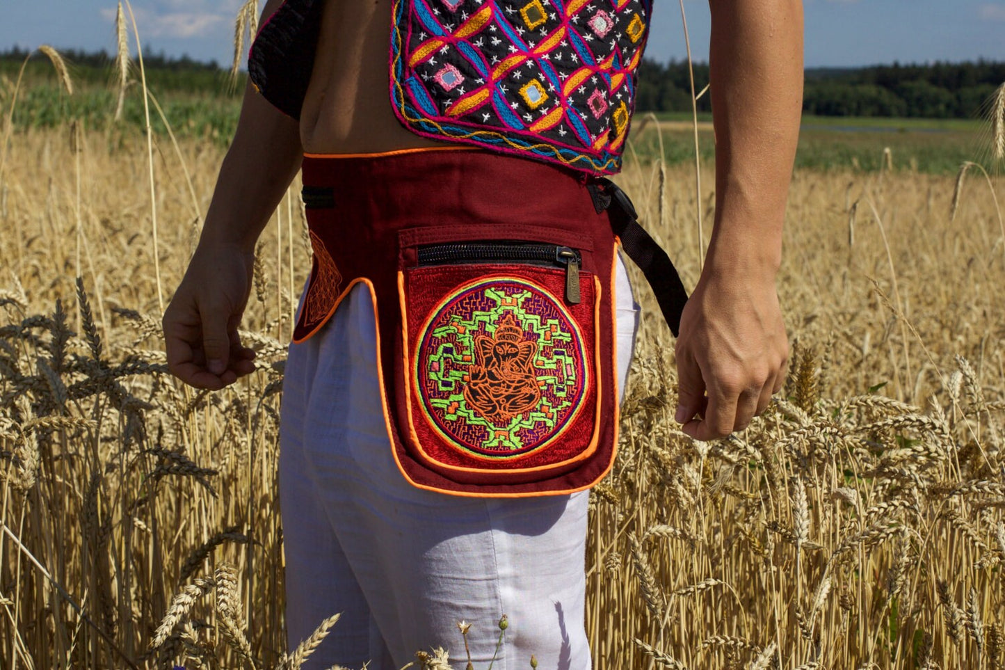 Beltbag Ganeshahuasca red - 7 pockets, strong ziplocks, size adjustable with hook & loop and clip - blacklight active lines good luck