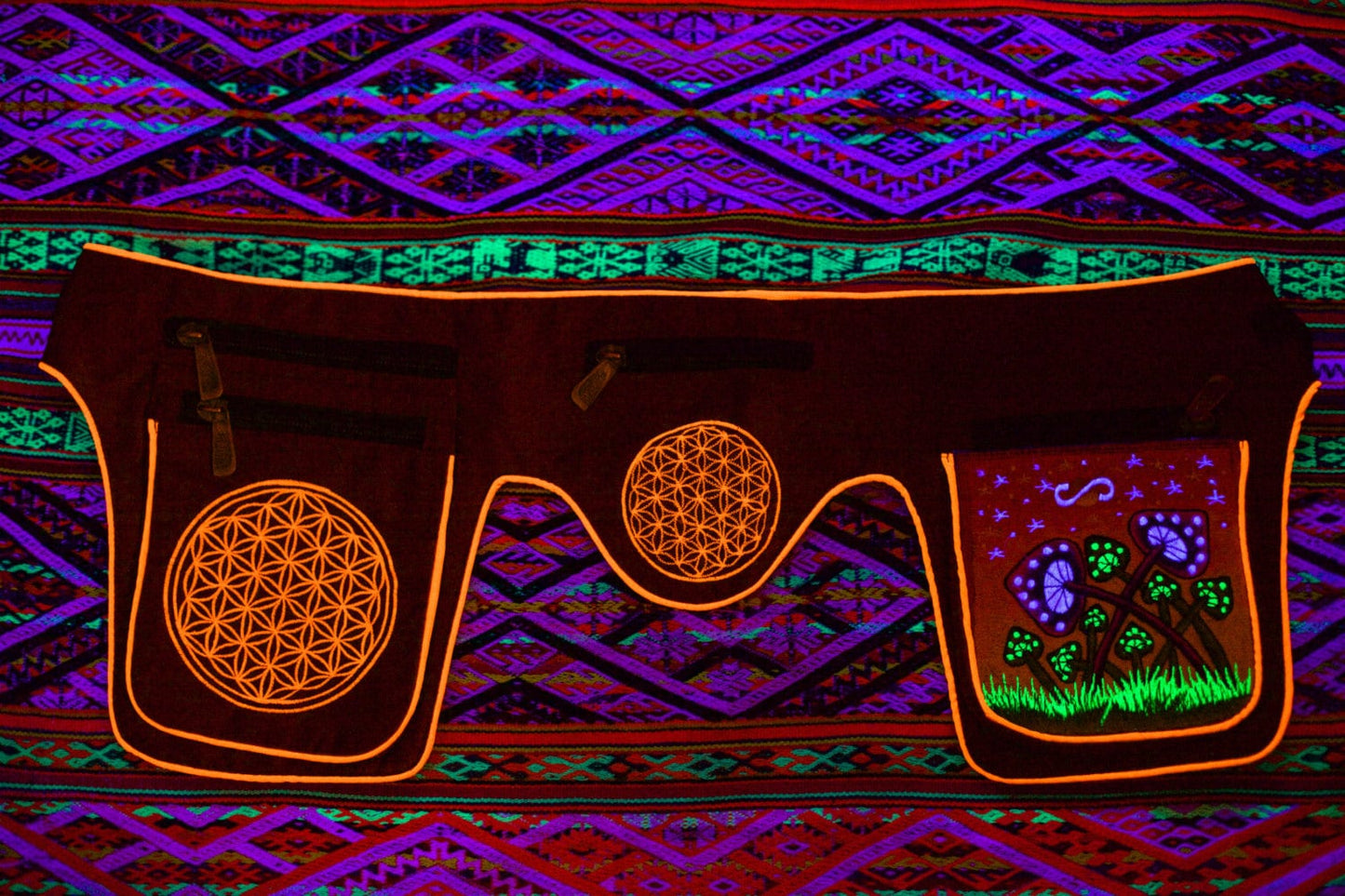 Beltbag Mushroom Planet Purple - 7 pockets,strong ziplocks,size adjustable - hook & loop and clip - blacklight active lines flower of life
