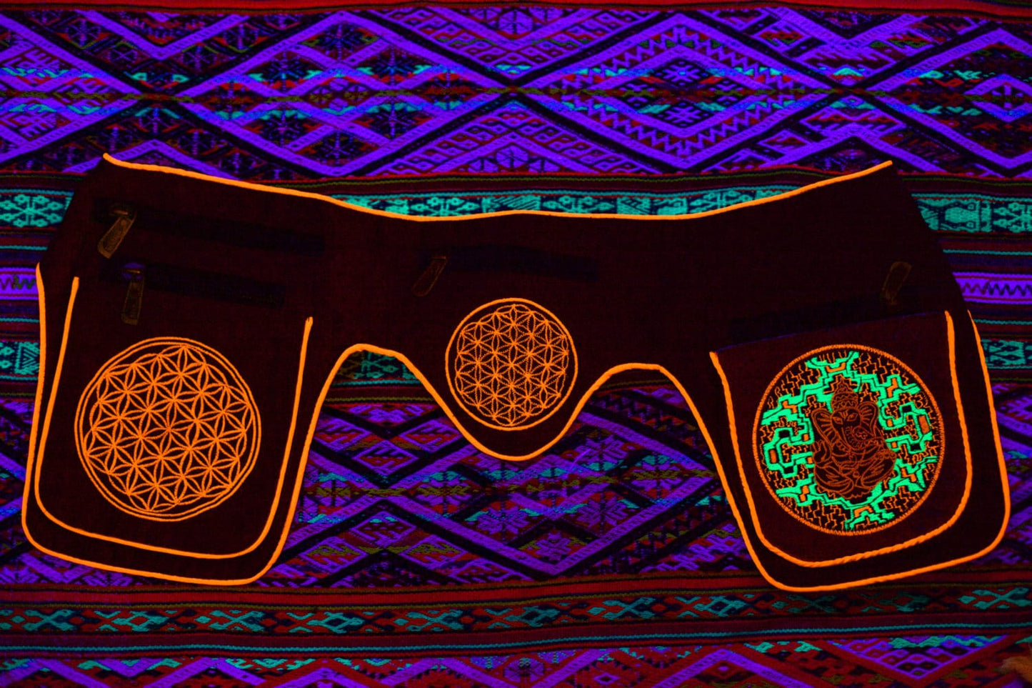 Beltbag Ganeshahuasca purple - 7 pockets, strong ziplocks, size adjustable -- hook & loop and clip - blacklight active lines flower of life