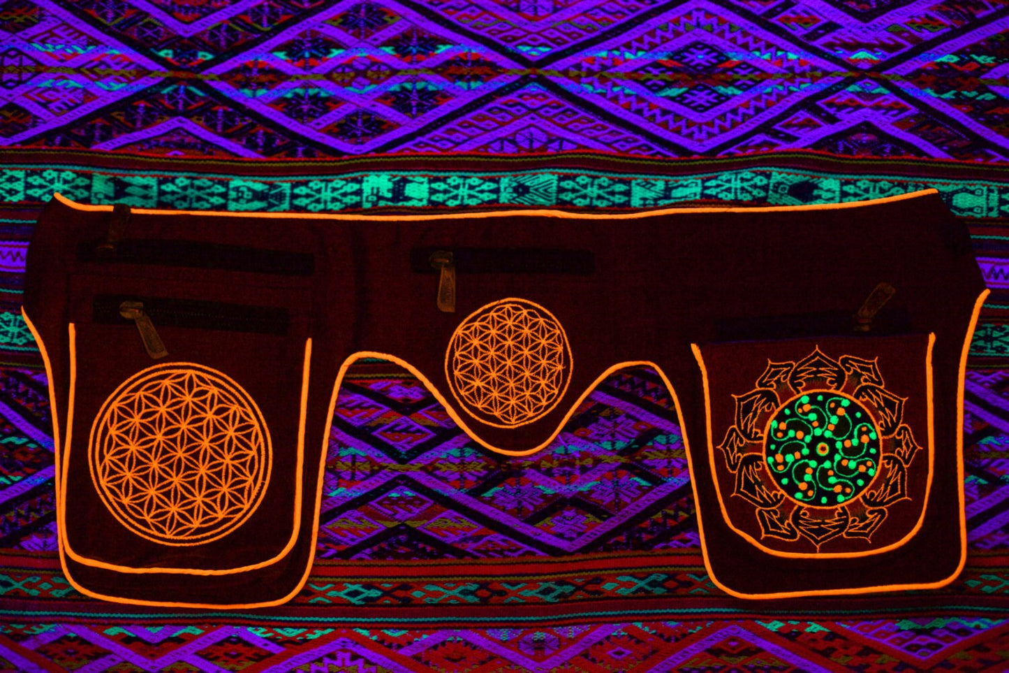 Beltbag Ticombe crop circle - 7 pockets, strong ziplocks, size adjustable - hook & loop and clip - blacklight active lines hippie waistbag