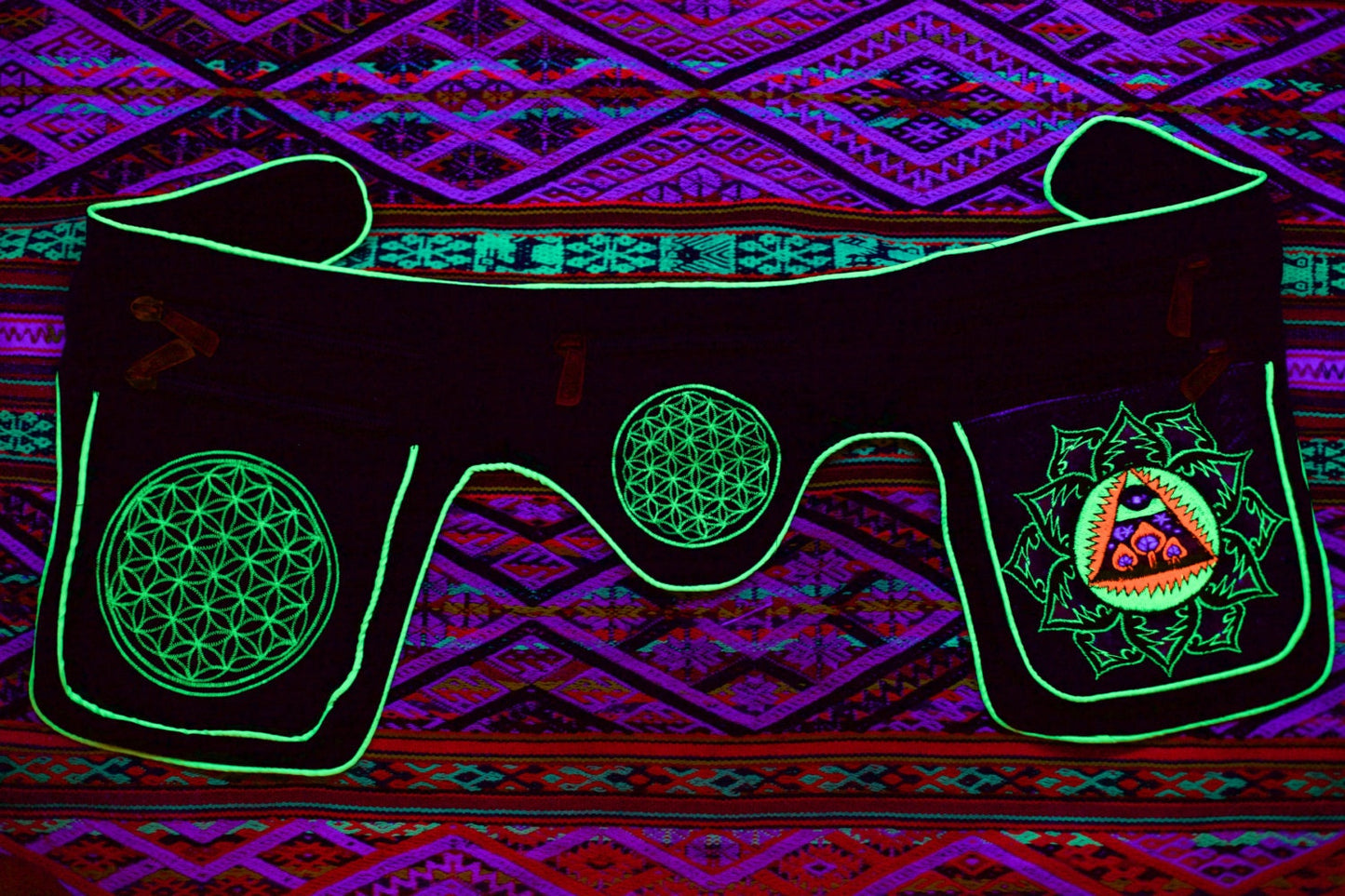 Beltbag Mushroom Illuminati - 7 pockets, strong ziplocks, size adjustable with hook & loop and clip - blacklight active lines flower of life