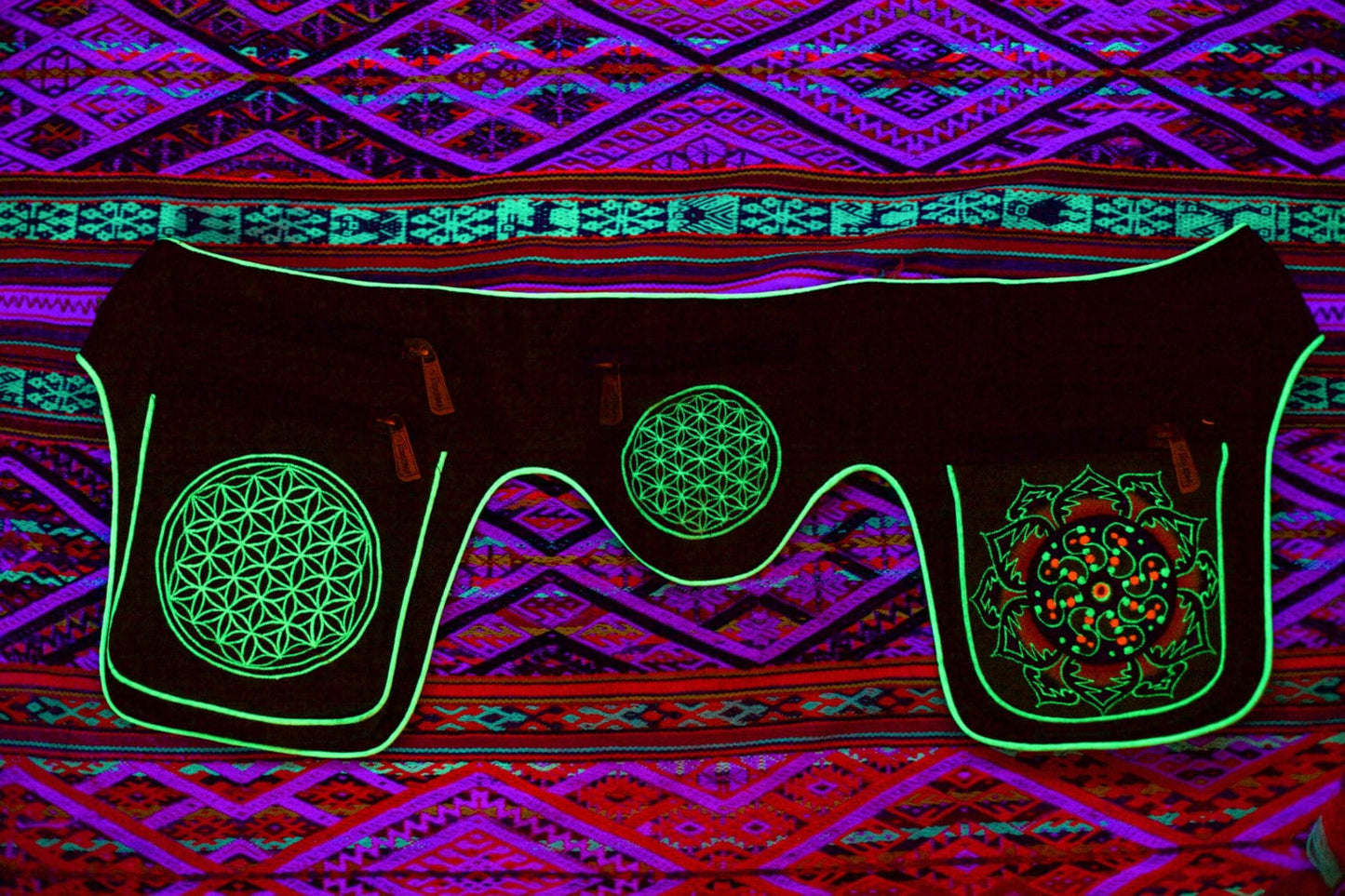 Beltbag Ticombe crop circle - 7 pockets strong ziplocks size adjustable - hook & loop and clip - blacklight active cosmic music goatrance