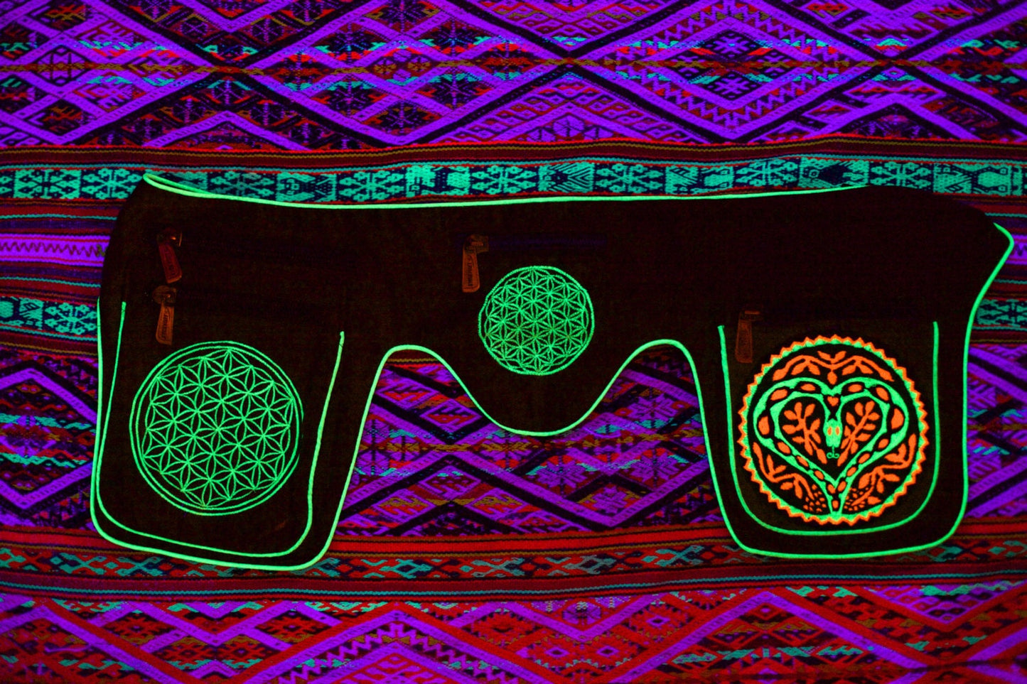 Beltbag Ayahuasca Heart - 7 pockets strong ziplocks size adjustable with hook & loop and clip - blacklight active lines flower of life alien