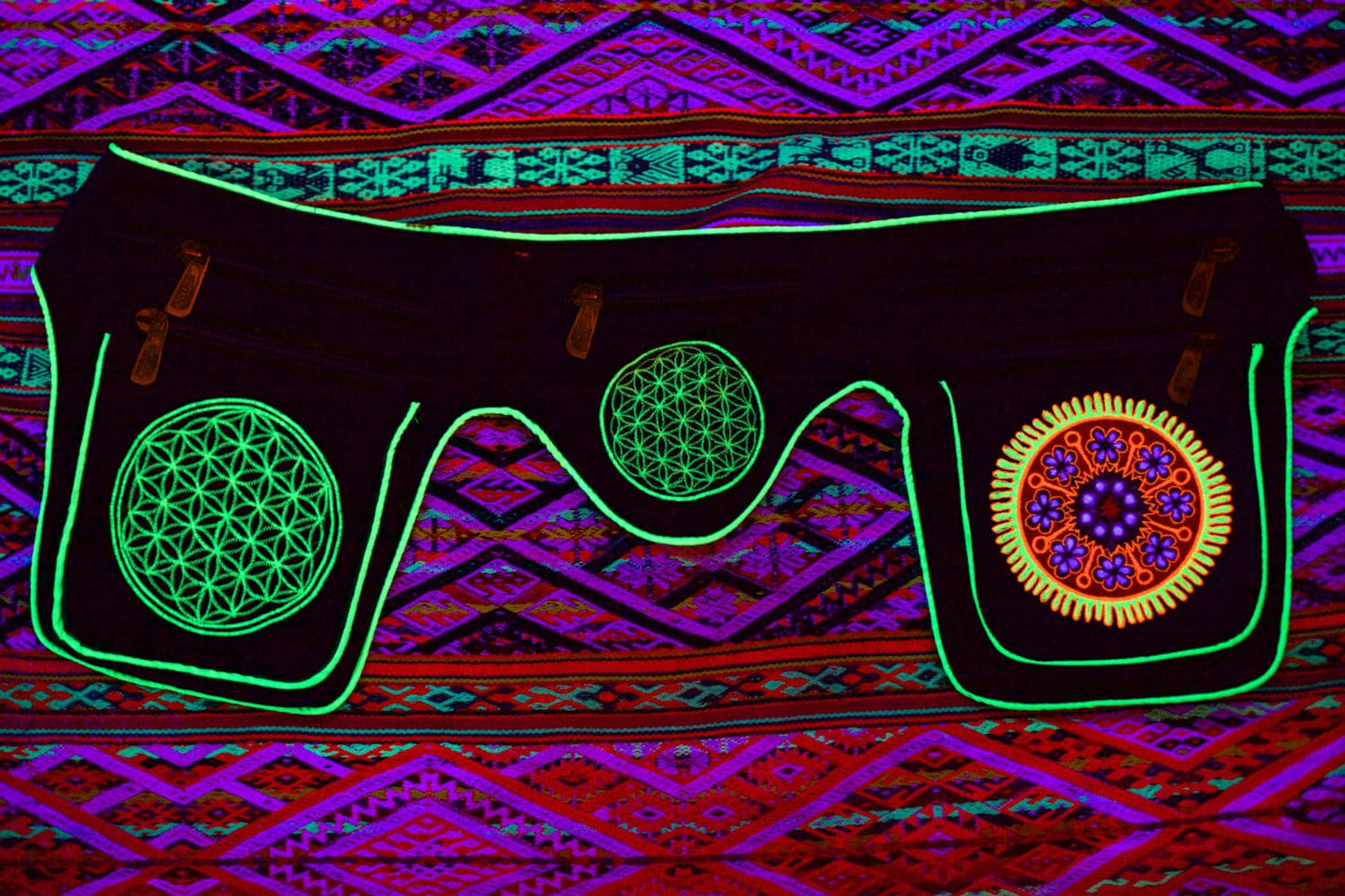 Beltbag Huichol Peyote Artwork - 7 pockets, strong ziplocks, size adjustable - hook & loop and clip - blacklight active lines flower of life