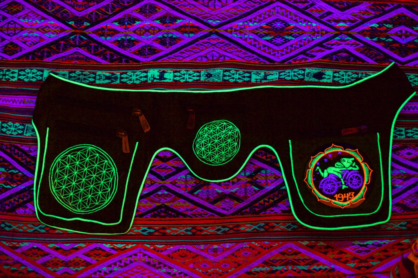 Beltbag hofmann mandala - 7 pockets strong ziplocks size adjustable with hook & loop and clip - blacklight active cosmic music goatrance