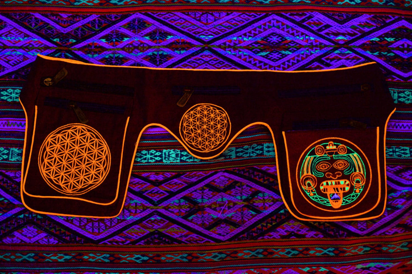 Beltbag purple Hofmann 2012 - 7 pockets, strong ziplocks, size adjustable with hook & loop and clip - blacklight active lines flower of life