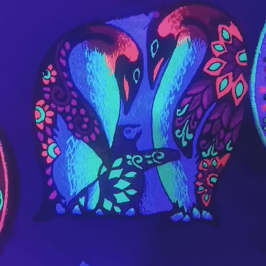 Pinguine Love Family UV Patch with blacklight glowing colors Animal Embroidery neon shining beautiful artpiece of parents loving their child