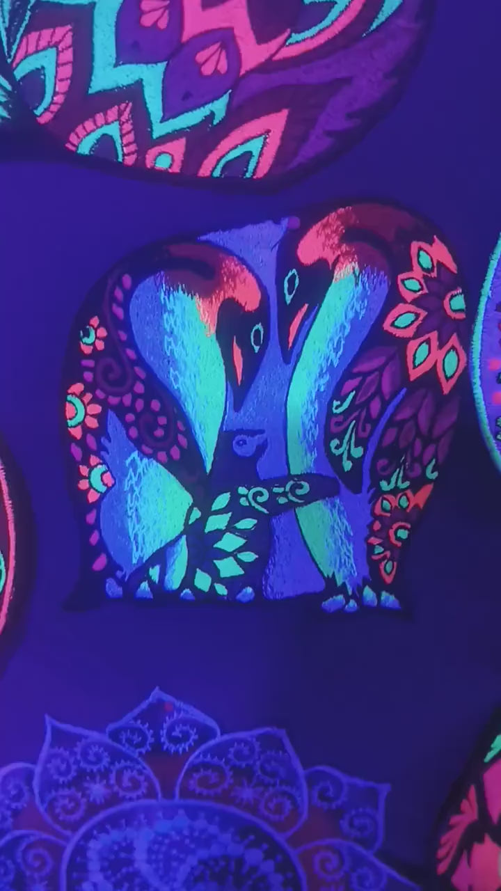 Pinguine Love Family UV Patch with blacklight glowing colors Animal Embroidery neon shining beautiful artpiece of parents loving their child