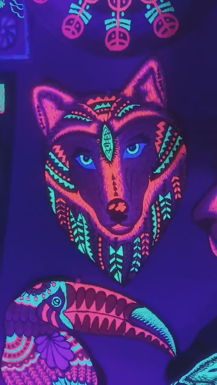 Wisdom Wolf UV Patch with blacklight glowing colors - Animal Embroidery neon shining beautiful and wise wolf spirit of the psychedelic woods