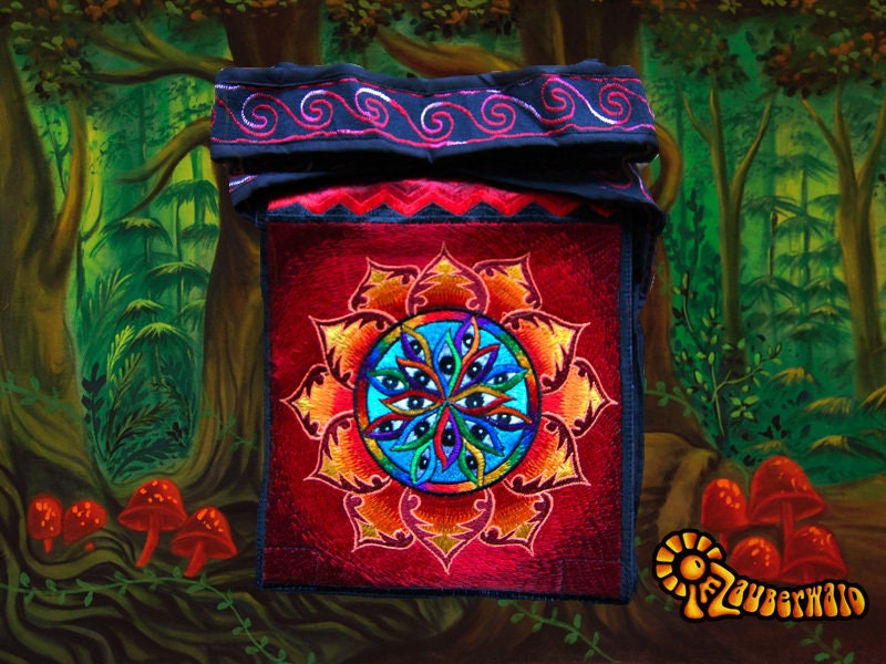 Thousand eyes bag