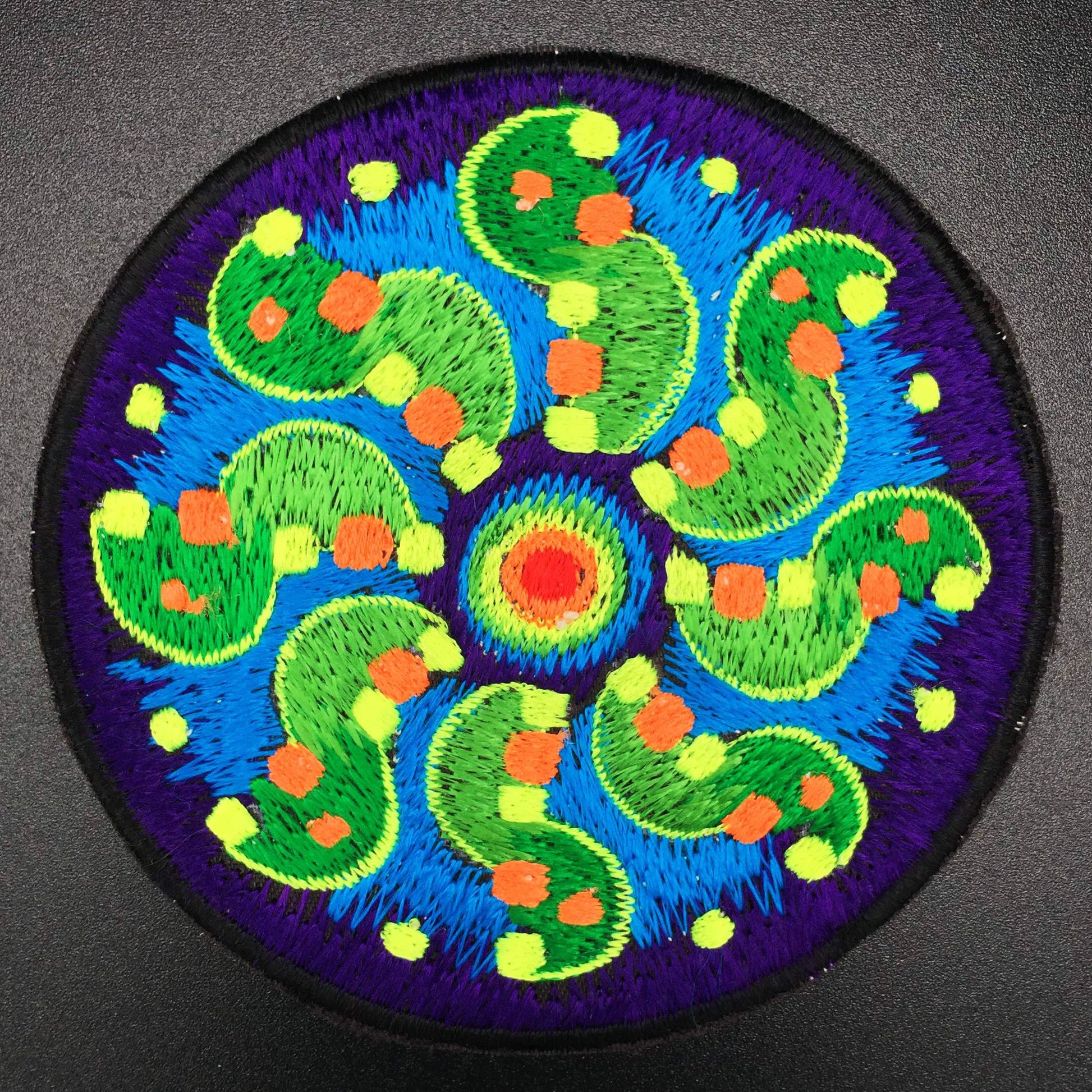 Tidcombe crop circle patch 3.5 inch - handcrafted embroidery alien art - blacklight glowing and for sew on