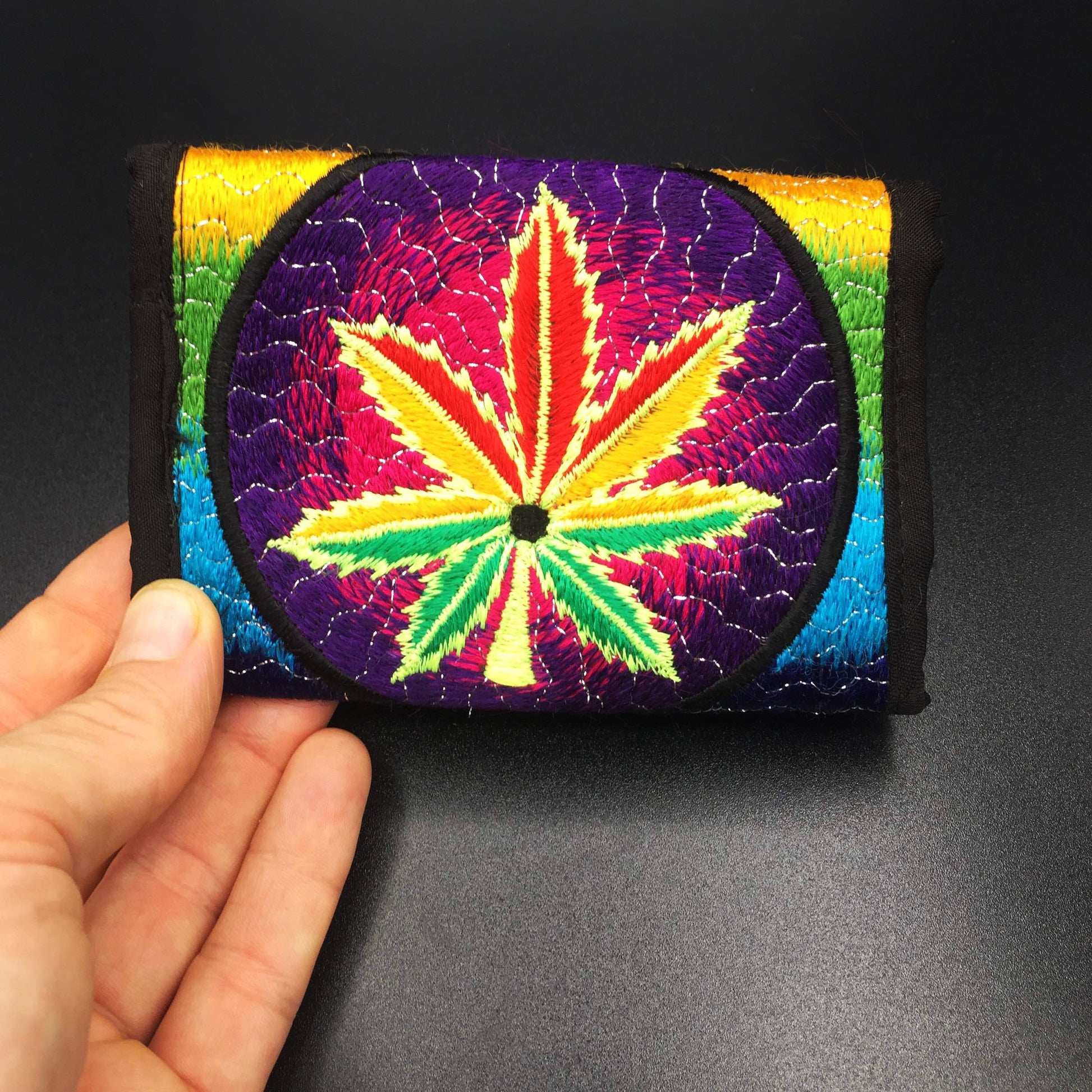 Cannabis moneypocket - blacklight glowing wallet pocket for coins and cards and 2 for papermoney with hook & loop Hemp Rasta Weed Marihuana