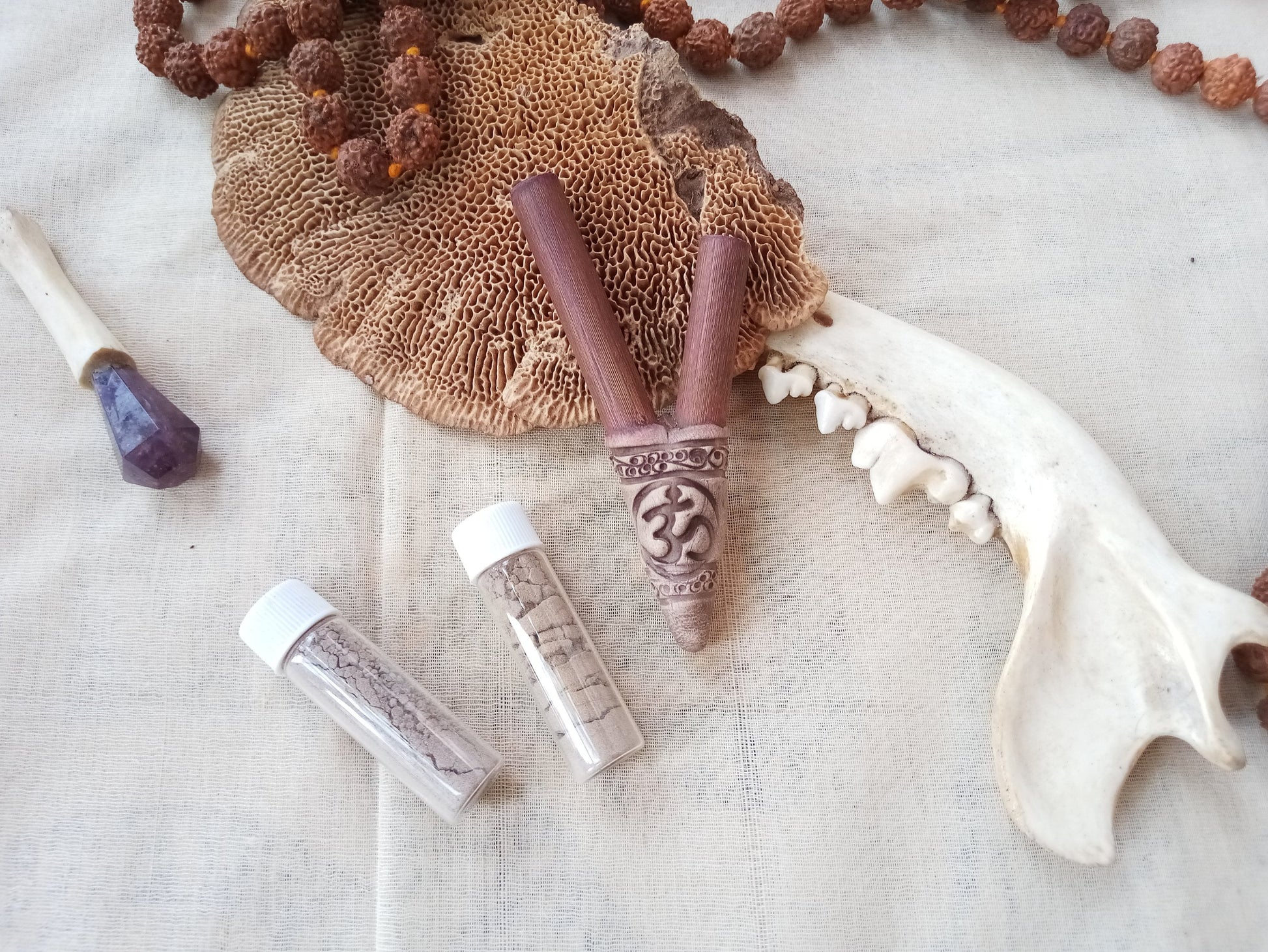 Kuripe Rapè self applicator - Traditionally used in Ayahuasca or Kambo ceremonies - handmade bamboo pipe with bloodstone crystall