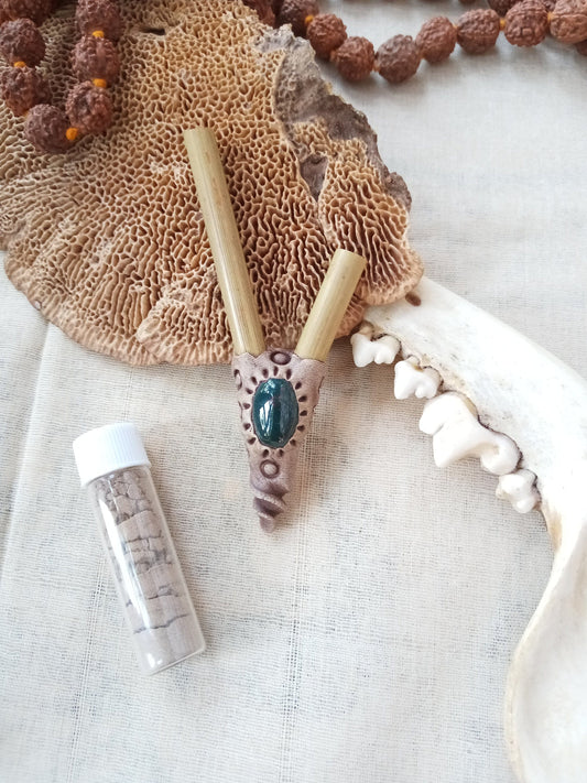 Kuripe self applicator - For Rapè and traditionally used in Ayahuasca or Kambo ceremonies - handmade bamboo pipe with agate crystal