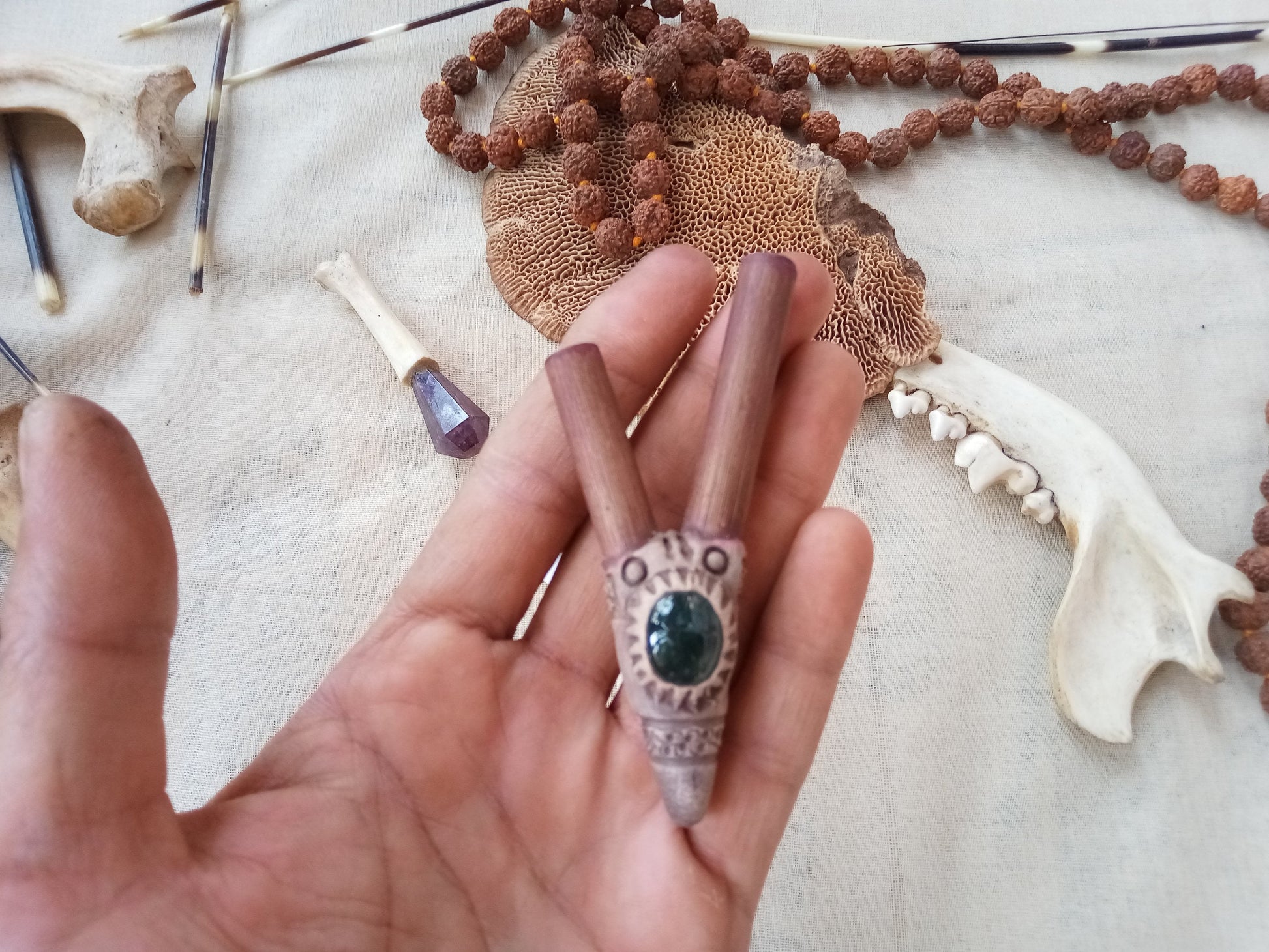 Kuripe Rapè self applicator - Traditionally used in Ayahuasca or Kambo ceremonies - handmade bamboo pipe with bloodstone crystall