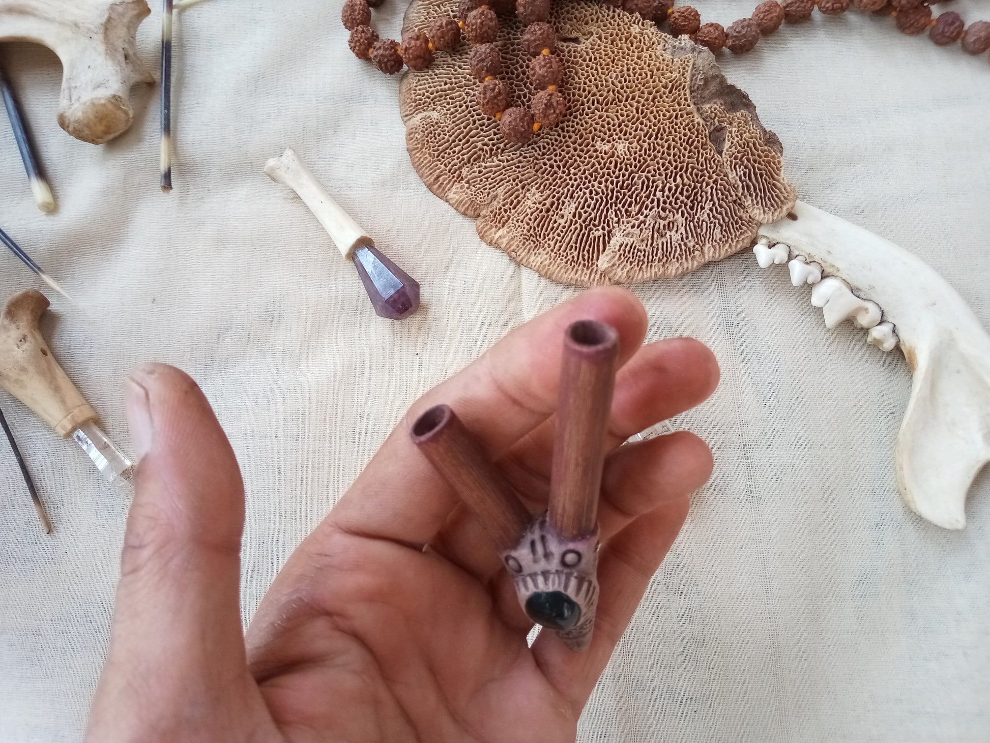 Kuripe Rapè self applicator - Traditionally used in Ayahuasca or Kambo ceremonies - handmade bamboo pipe with bloodstone crystall