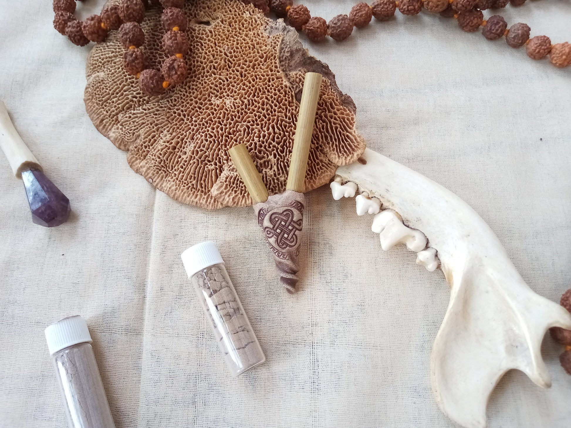 Kuripe self applicator - For Rapè and traditionally used in Ayahuasca or Kambo ceremonies - handmade bamboo pipe with agate crystal