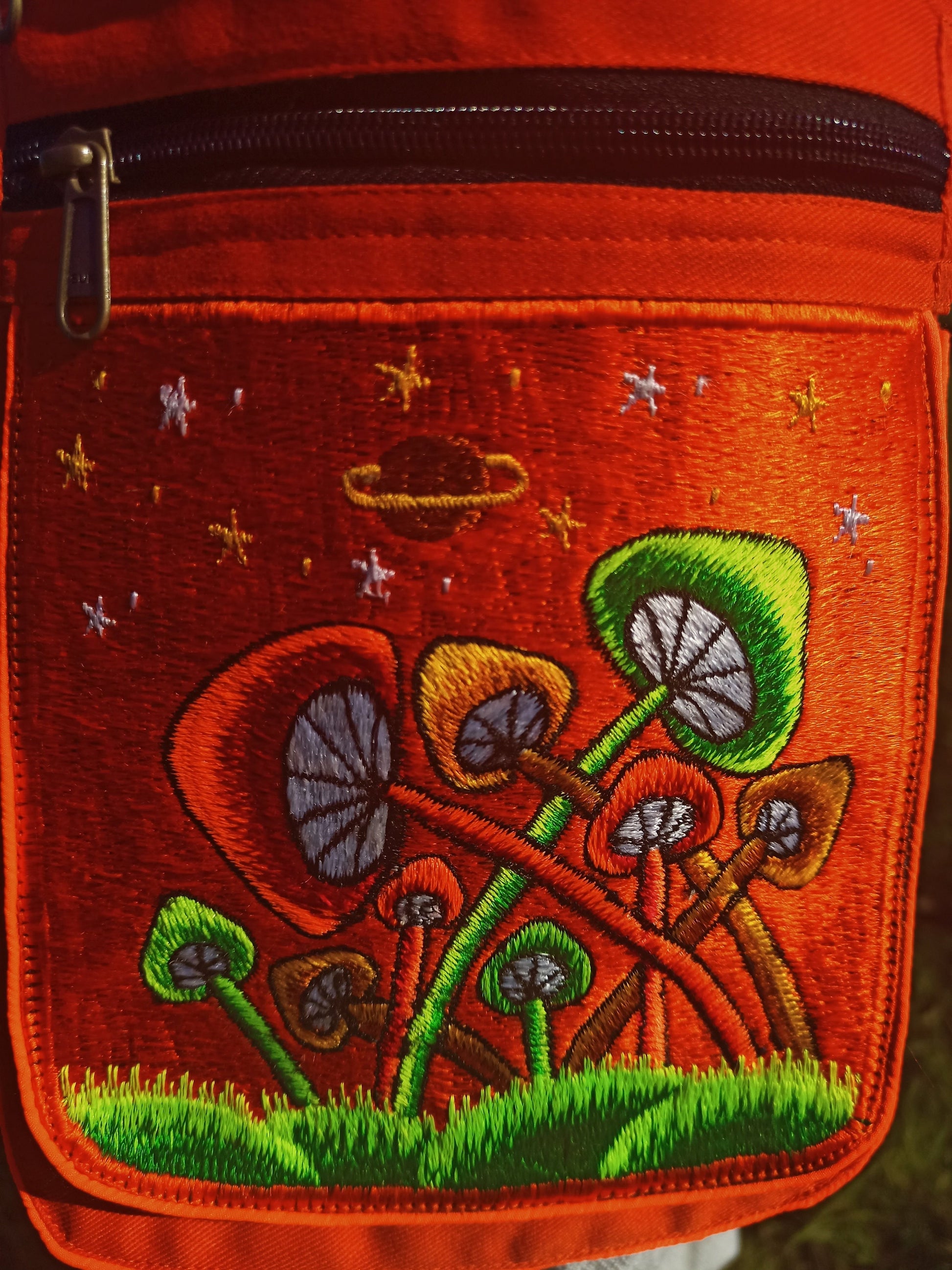 Magic Mushroom Beltbag - 7 pockets, strong ziplocks, size adjustable - hook & loop and clip - blacklight active lines flower of life