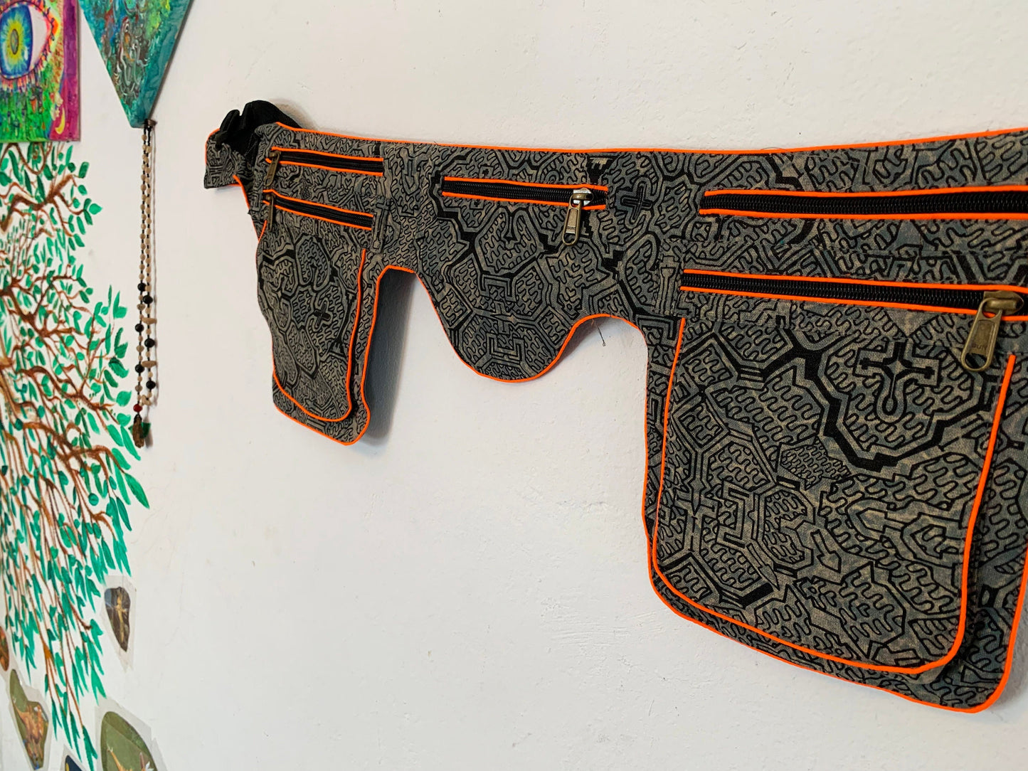 Ayahuasca Beltbag - 7 pockets, strong ziplocks, size adjustable with hook & loop and clip - blacklight active lines good luck