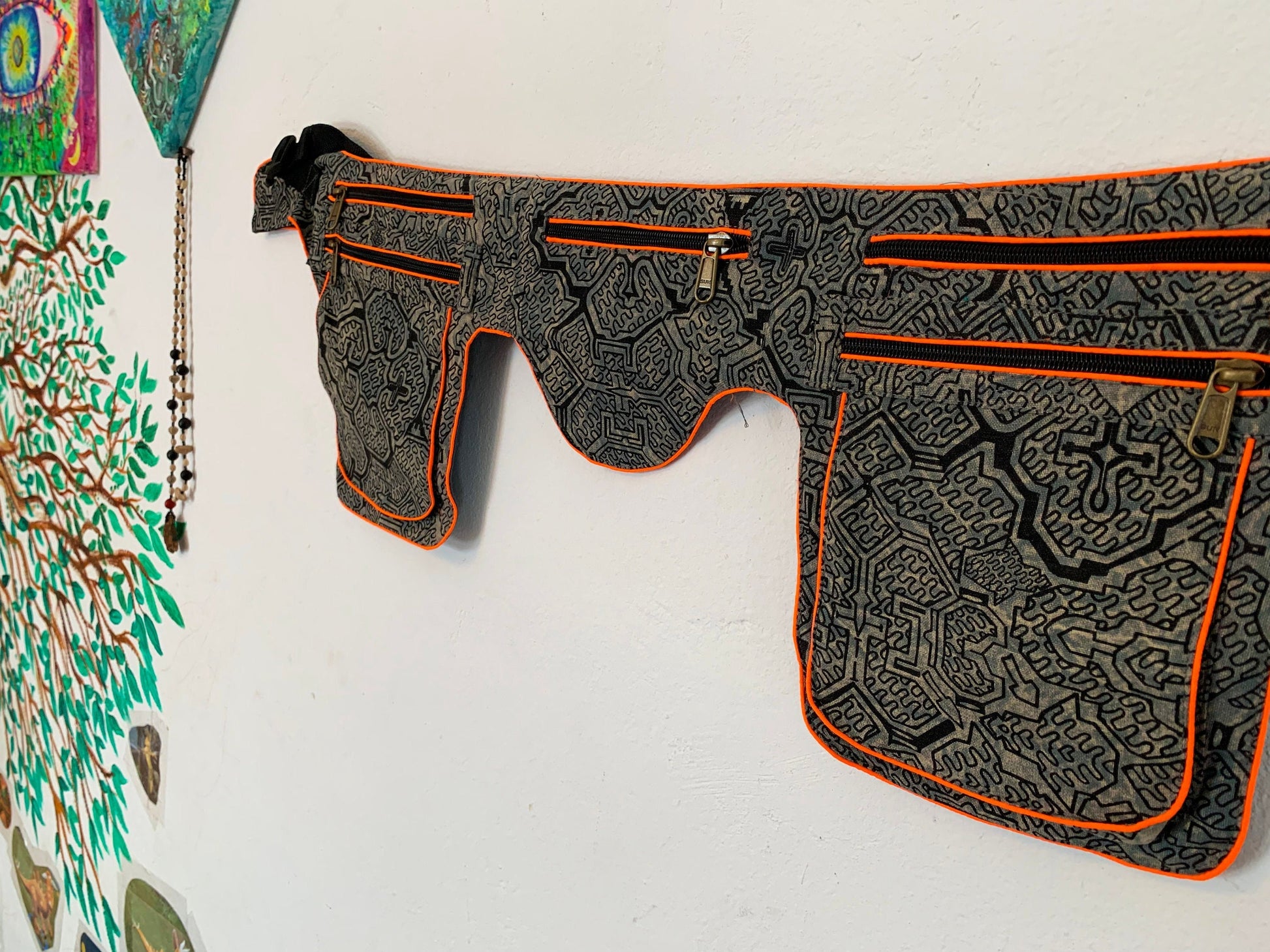 Ayahuasca Beltbag - 7 pockets, strong ziplocks, size adjustable with hook & loop and clip - blacklight active lines good luck