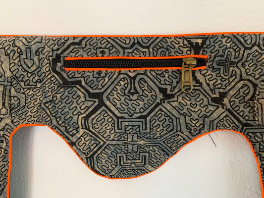 Ayahuasca Beltbag - 7 pockets, strong ziplocks, size adjustable with hook & loop and clip - blacklight active lines good luck