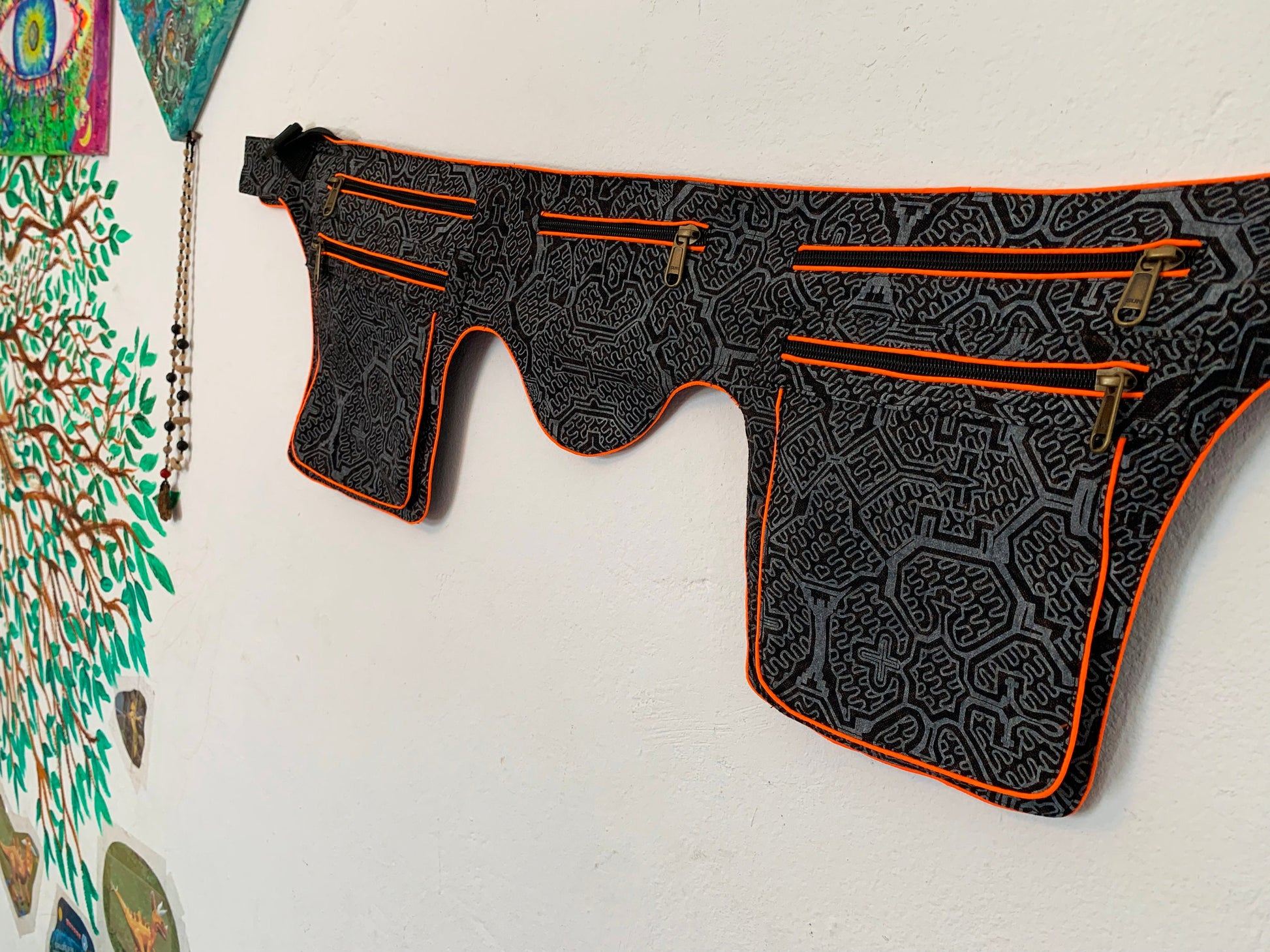 Ayahuasca Beltbag - 7 pockets, strong ziplocks, size adjustable with hook & loop and clip - blacklight active lines good luck