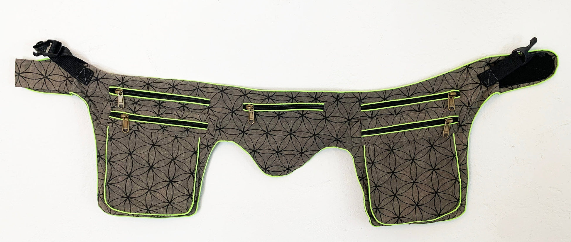 Flower of Life Beltbag - 7 pockets, strong ziplocks, size adjustable with hook & loop and clip - UV yellow blacklight active outlines