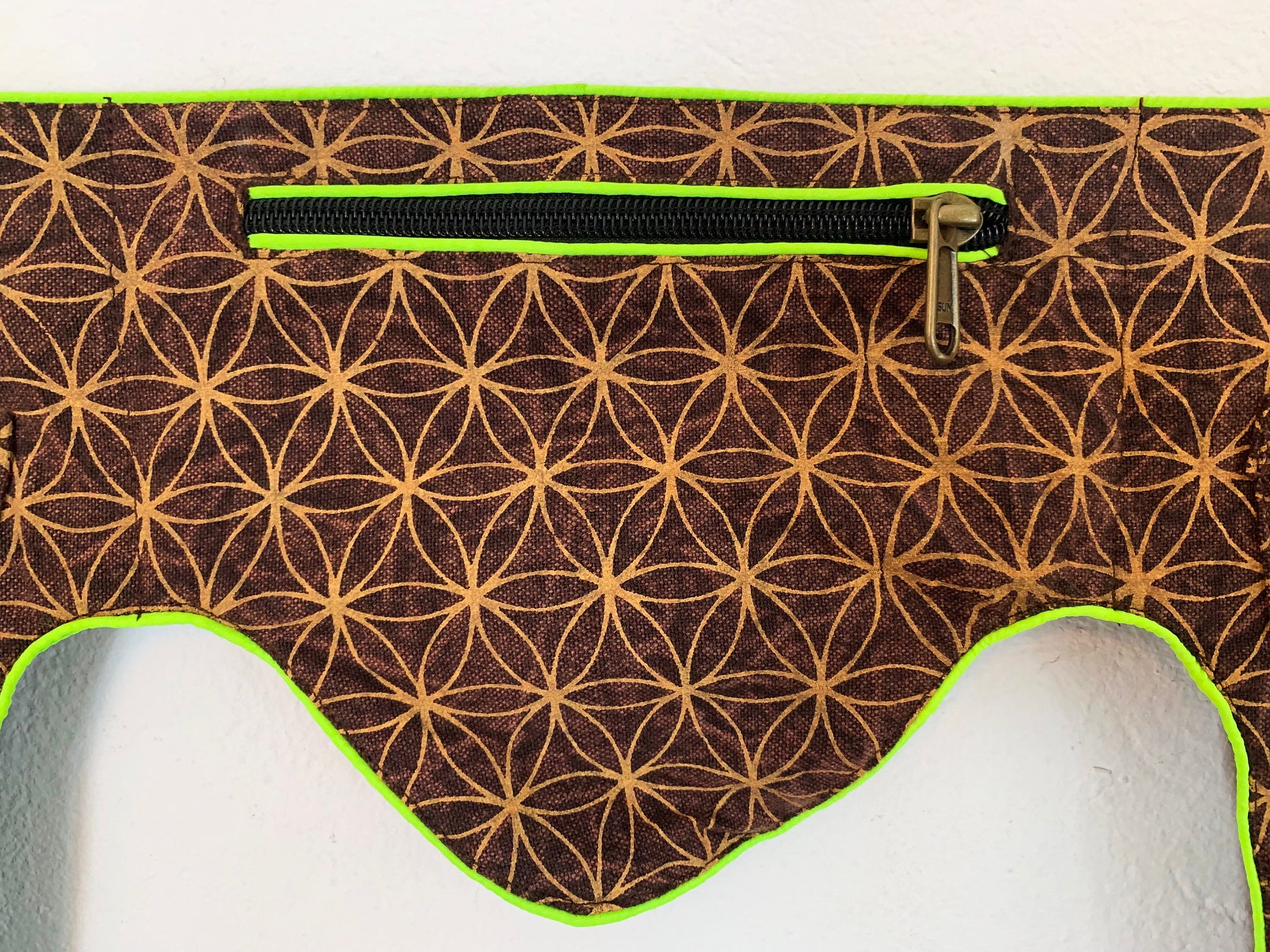 Flower of Life Beltbag - 7 pockets, strong ziplocks, size adjustable with hook & loop and clip - UV yellow blacklight active outlines