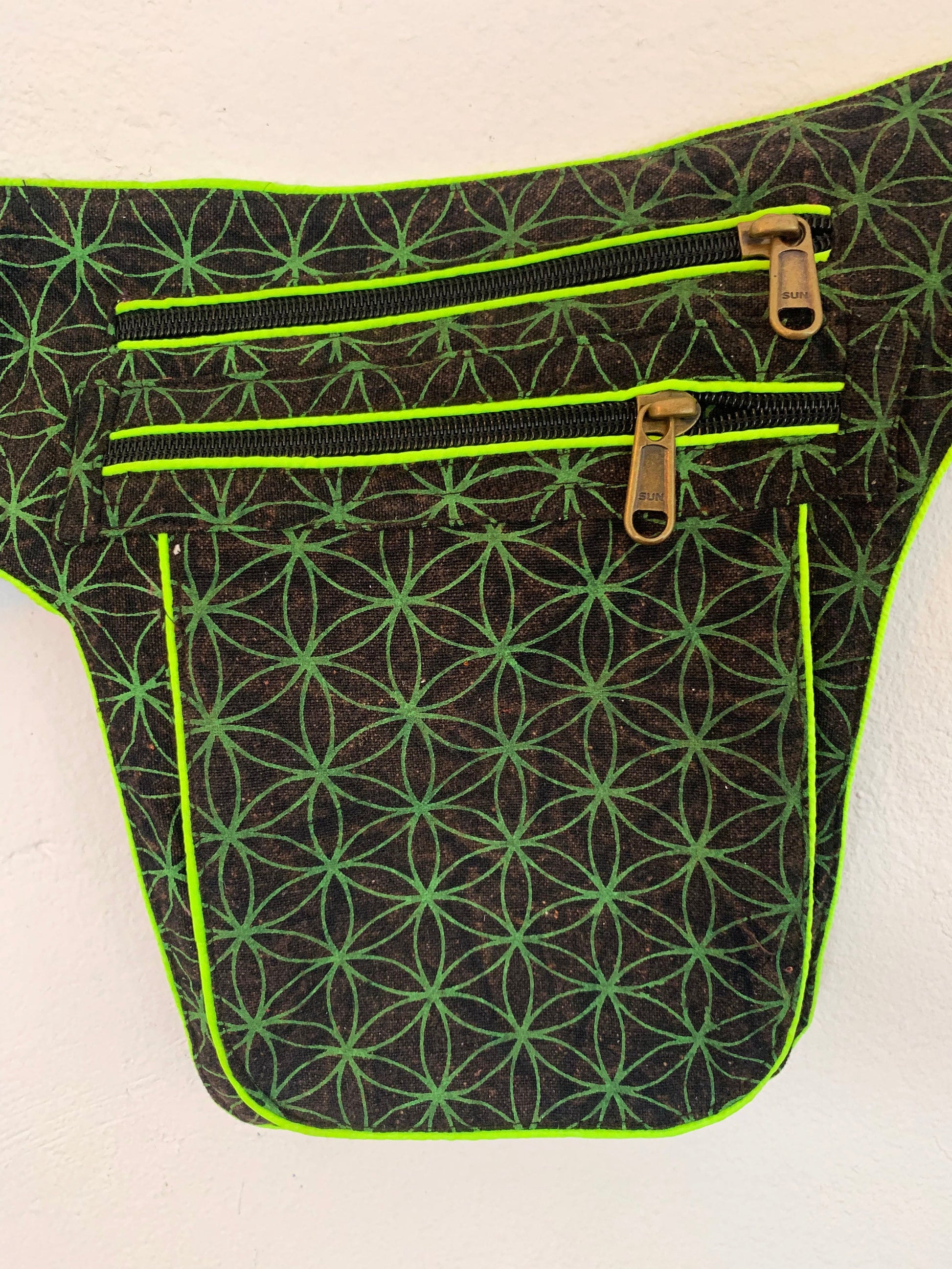 Flower of Life Beltbag - 7 pockets, strong ziplocks, size adjustable with hook & loop and clip - UV yellow blacklight active outlines