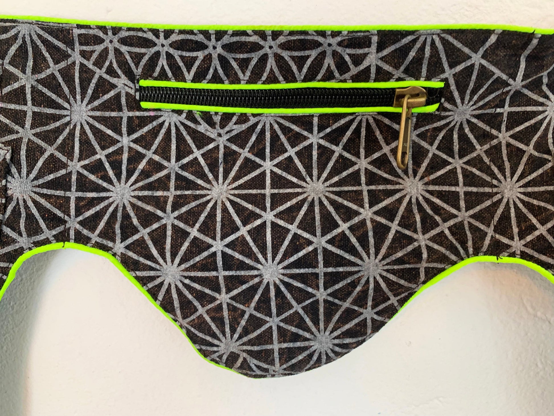 Asanoha Flower of Life Beltbag - 7 pockets, strong ziplocks, size adjustable with hook & loop and clip - UV blacklight active outlines