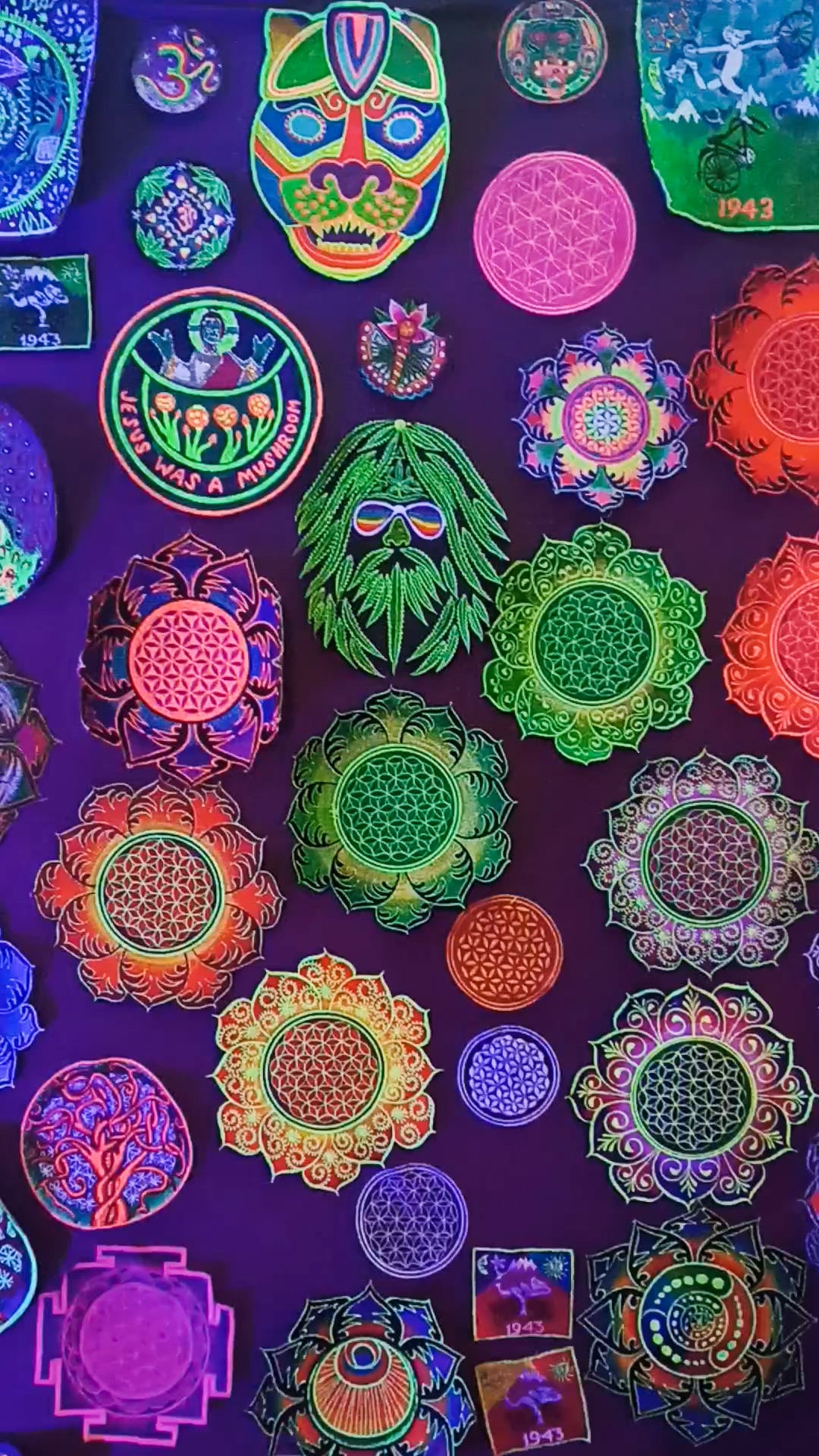 Rainbow Happy Hippie Hemp Spirit Patch with Marihuana Leaves Cannabis Ganja THC Healing Medicine Garcia Kind Friendly Embroidery Rasta Patch