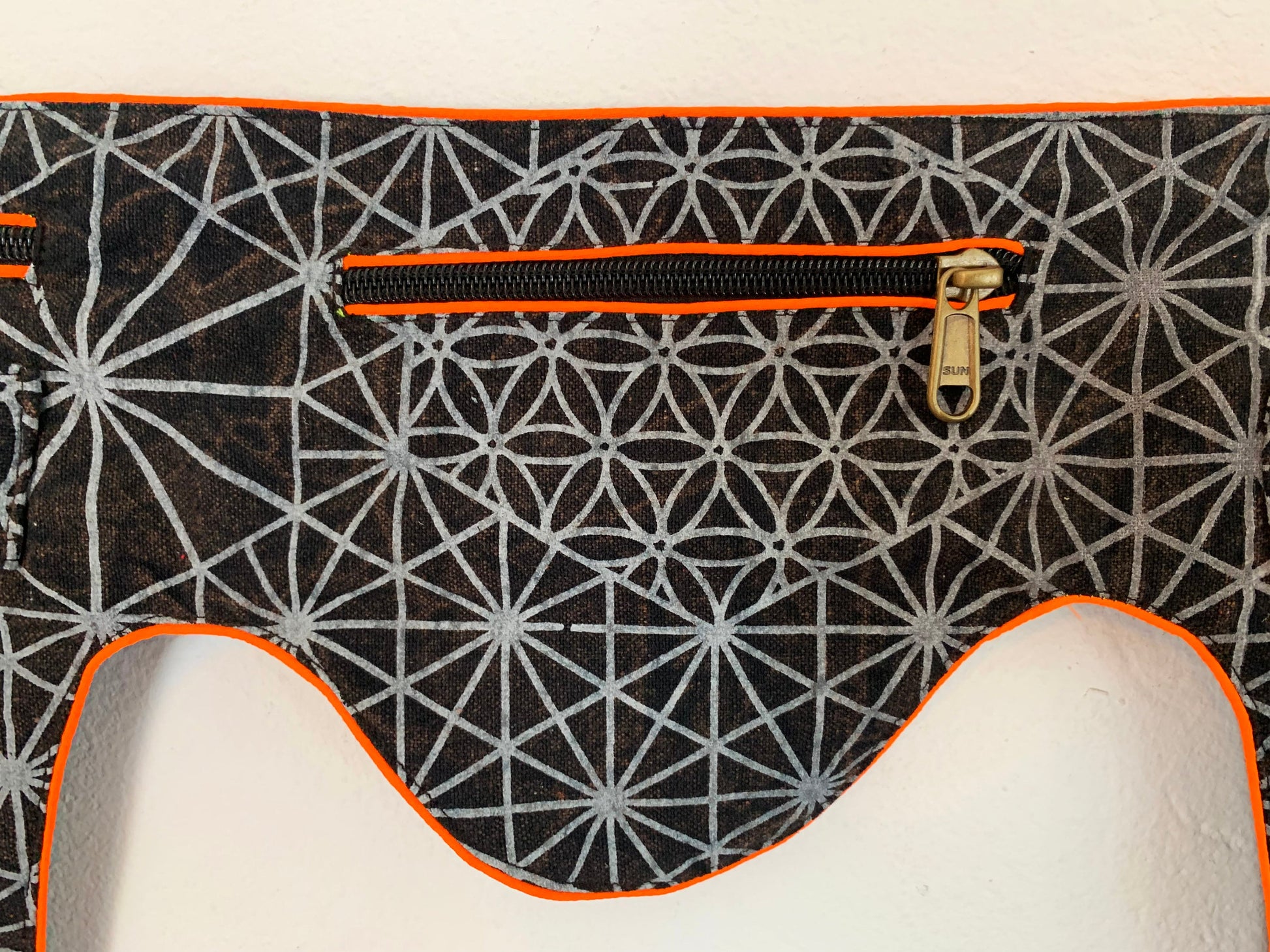 Asanoha Flower of Life Beltbag - 7 pockets, strong ziplocks, size adjustable with hook & loop and clip - UV blacklight active outlines