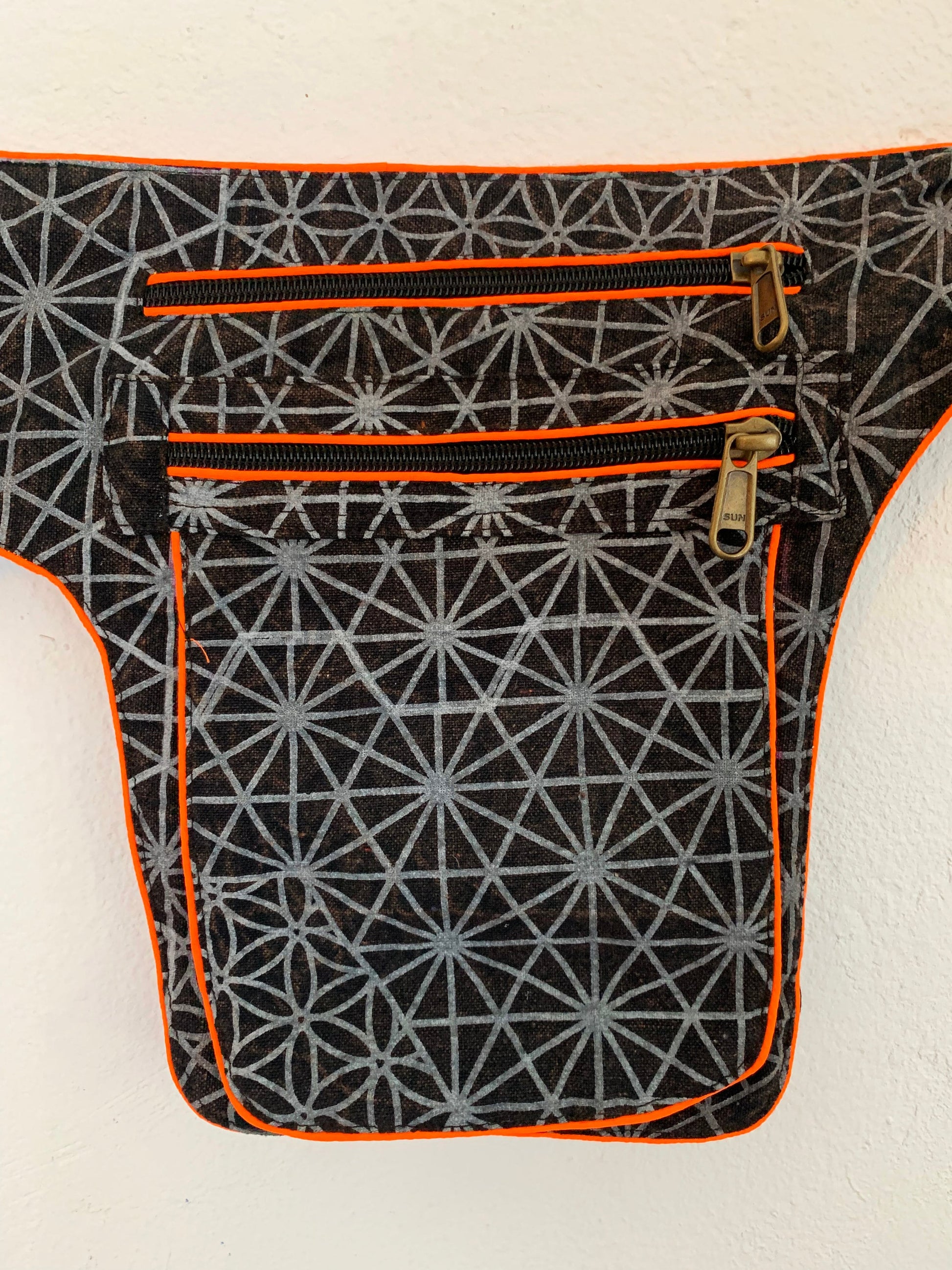 Asanoha Flower of Life Beltbag - 7 pockets, strong ziplocks, size adjustable with hook & loop and clip - UV blacklight active outlines