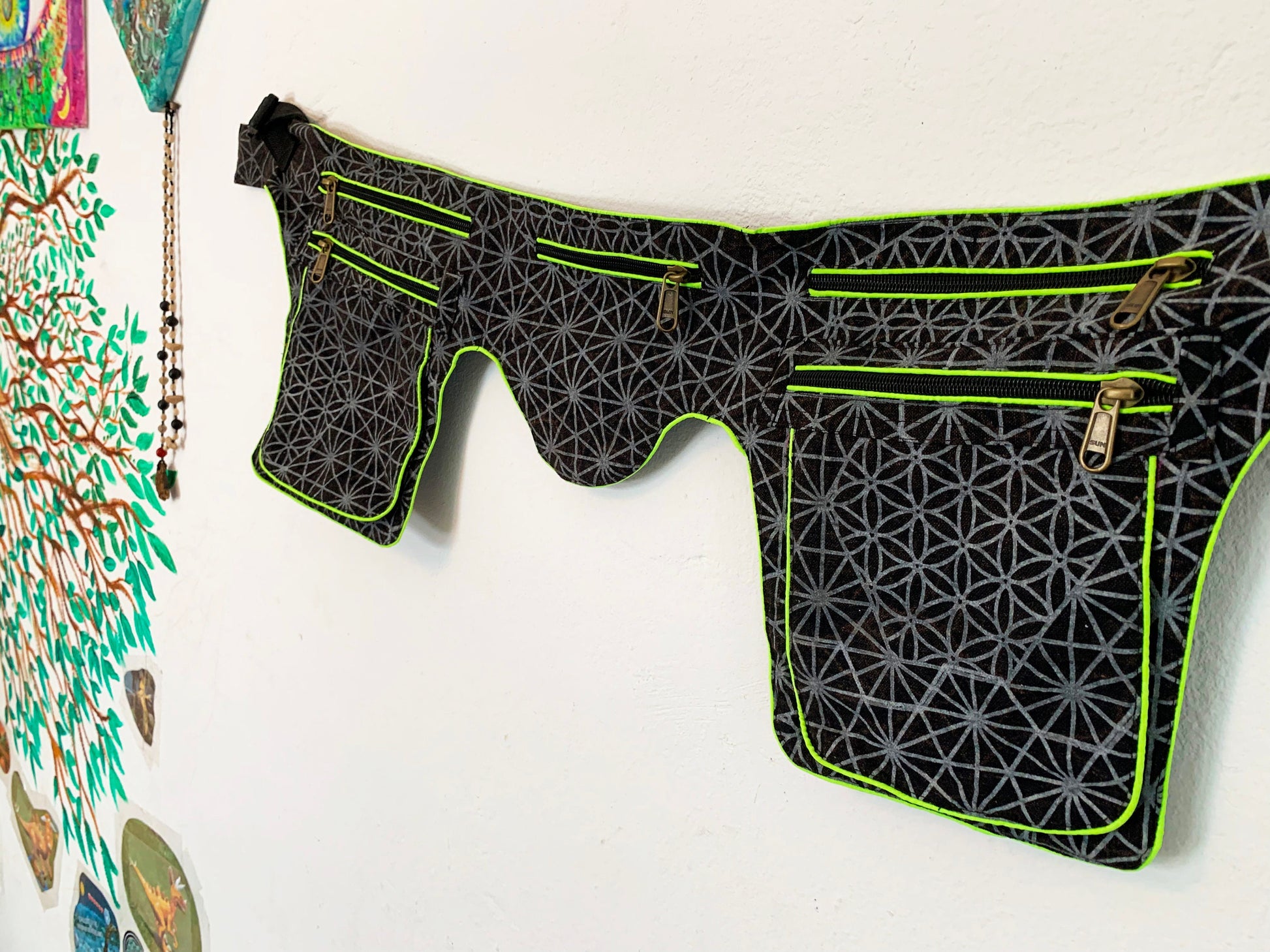 Asanoha Flower of Life Beltbag - 7 pockets, strong ziplocks, size adjustable with hook & loop and clip - UV blacklight active outlines