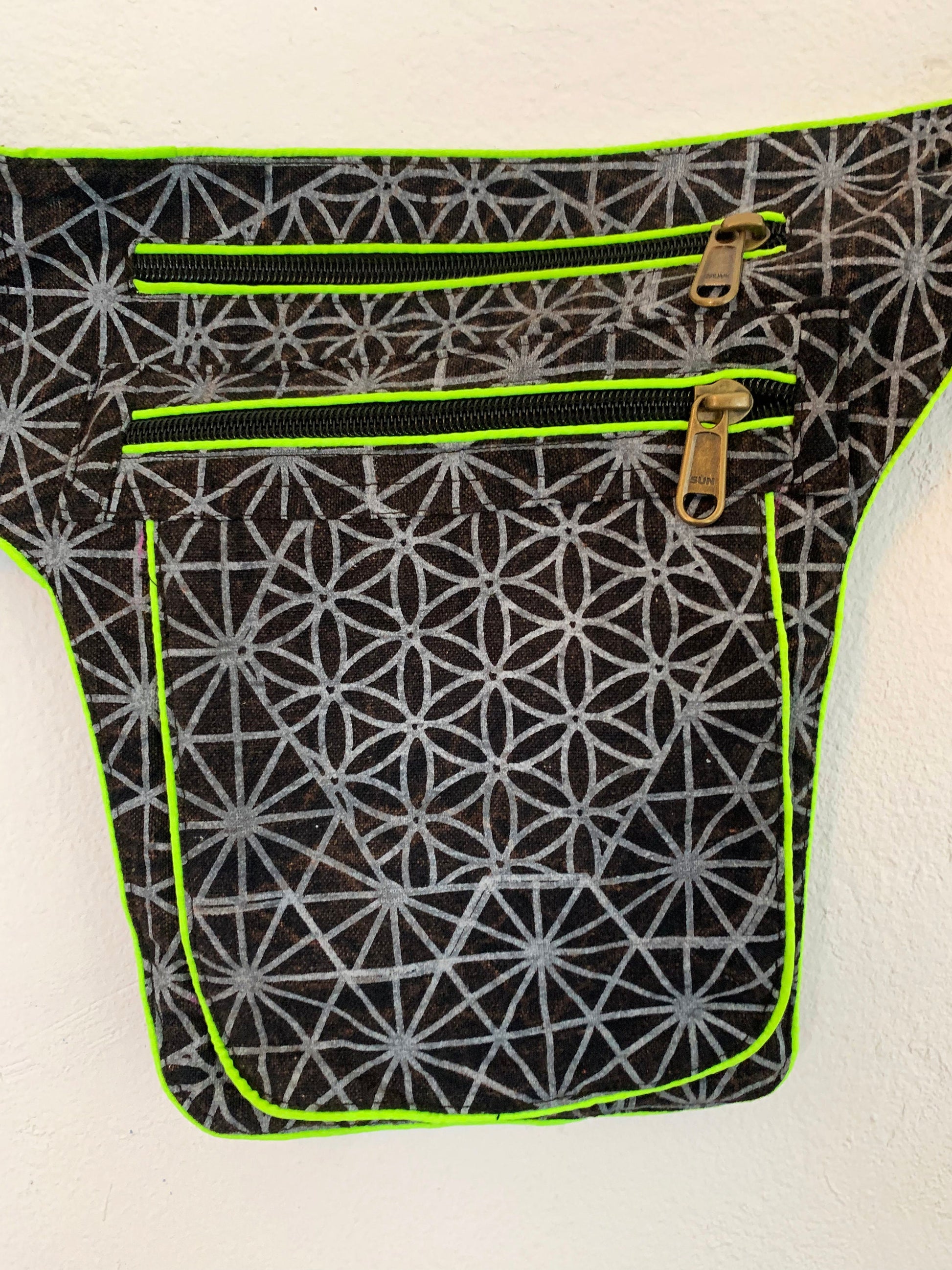 Asanoha Flower of Life Beltbag - 7 pockets, strong ziplocks, size adjustable with hook & loop and clip - UV blacklight active outlines