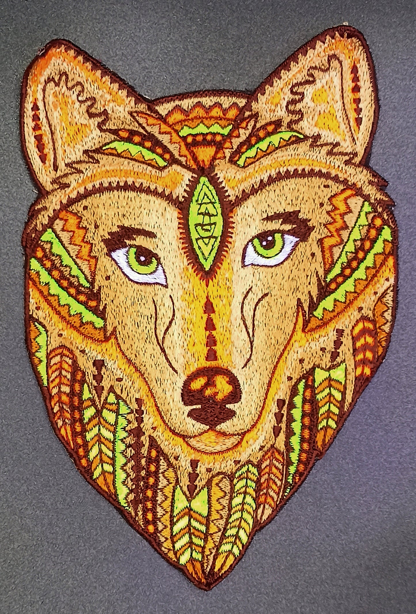 Wisdom Wolf UV Patch with blacklight glowing colors - Animal Embroidery neon shining beautiful and wise wolf spirit of the psychedelic woods