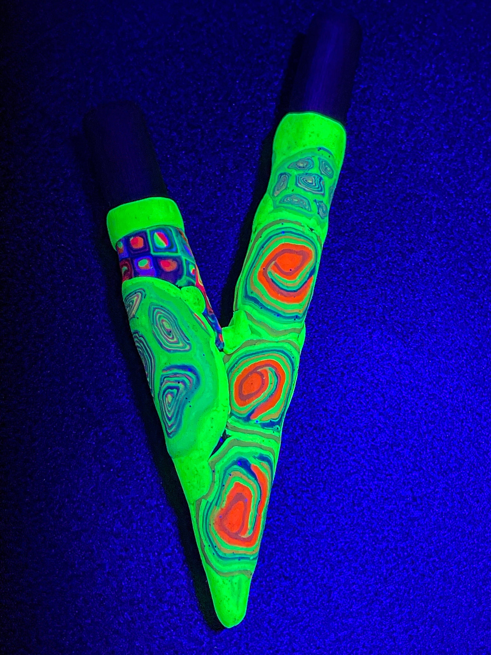 Beautiful Kuripe self applicator - Traditionally for Rapè  - handmade UV glowing polymer clay eye candy psychedelic spiral made with love