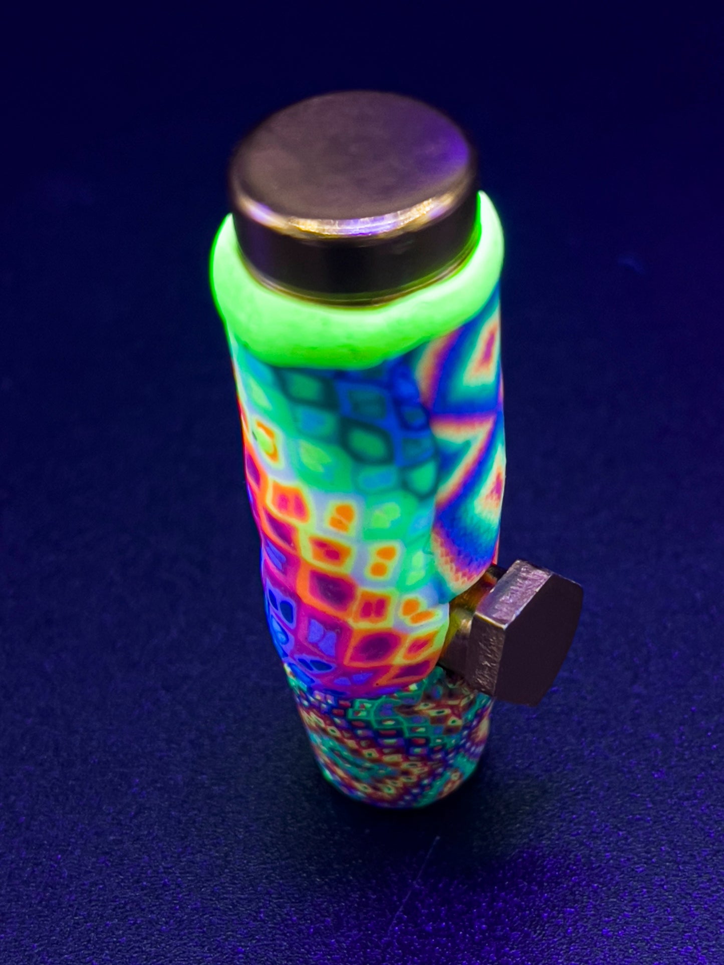 Blacklight Rapè dispenser - handmade blacklight glowing polymer clay art psychedelic eye candy made with love good quality metal container