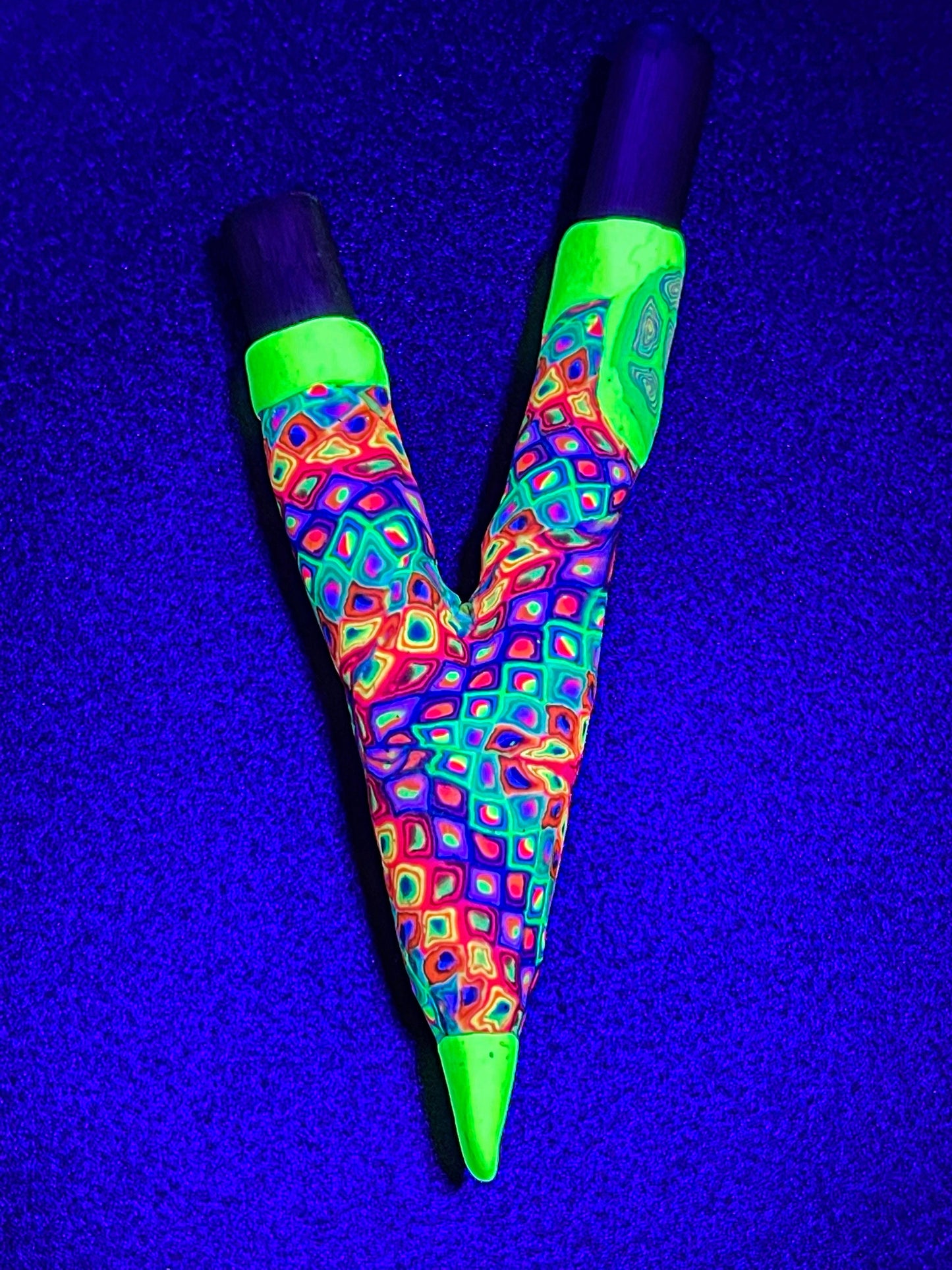 Kuripe self applicator - Traditionally ment for Rapè  - handmade polymer clay blacklight glowing art psychedelic UV eye candy made with love