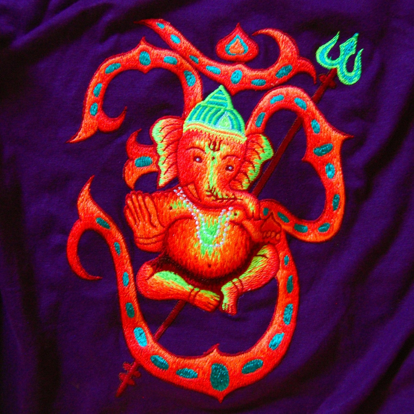 AUM Ganesha purple T-Shirt blacklight handmade embroidery no print psy shirt goa t-shirt
