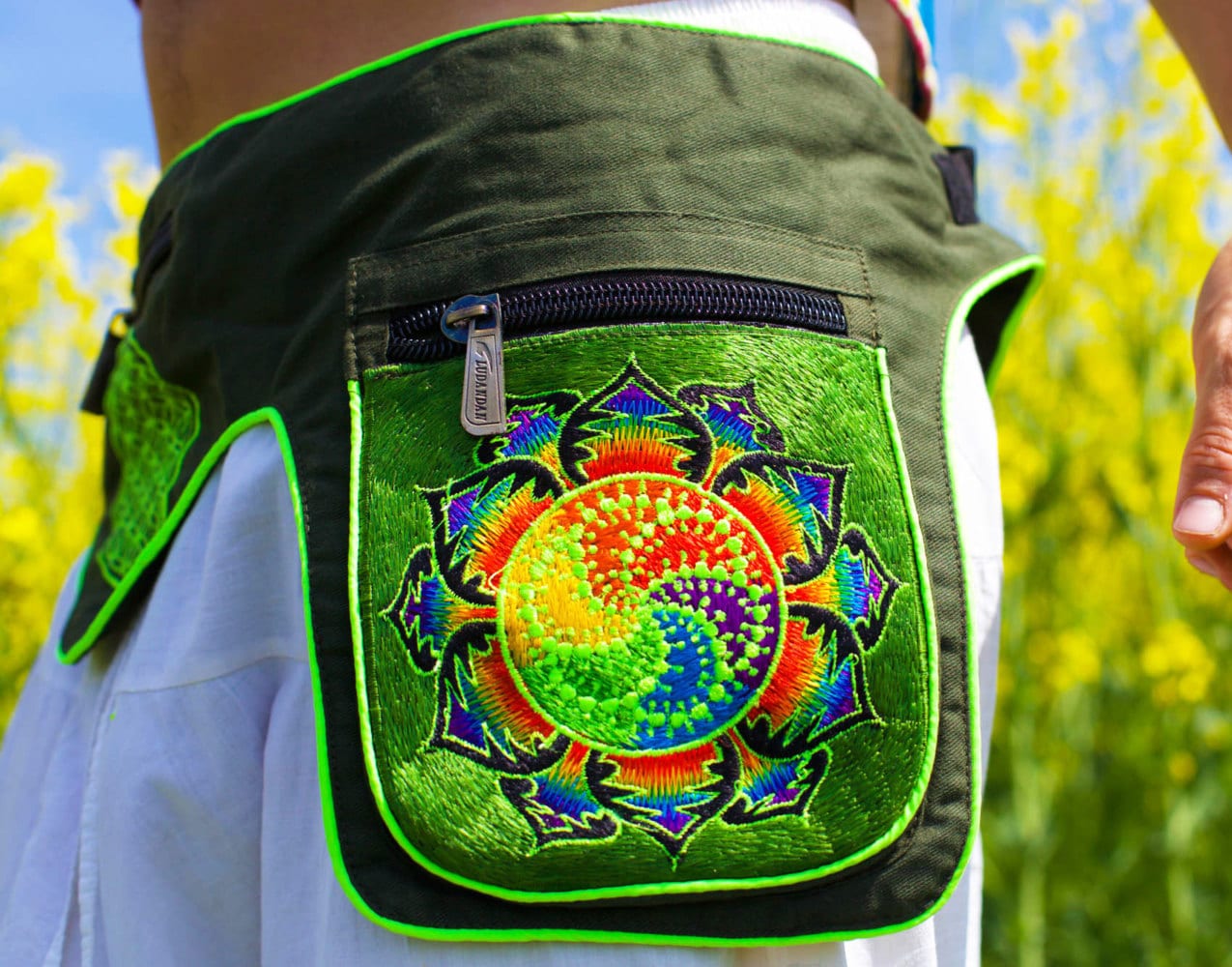 Beltbag Fractal mandala - 7 pockets, strong ziplocks, size adjustable with hook & loop and clip - blacklight active lines crop circle