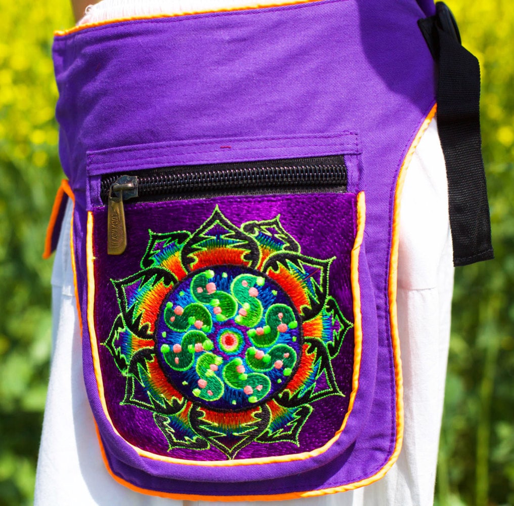 Beltbag Ticombe crop circle - 7 pockets, strong ziplocks, size adjustable with hook & loop and clip - blacklight active lines flower of life