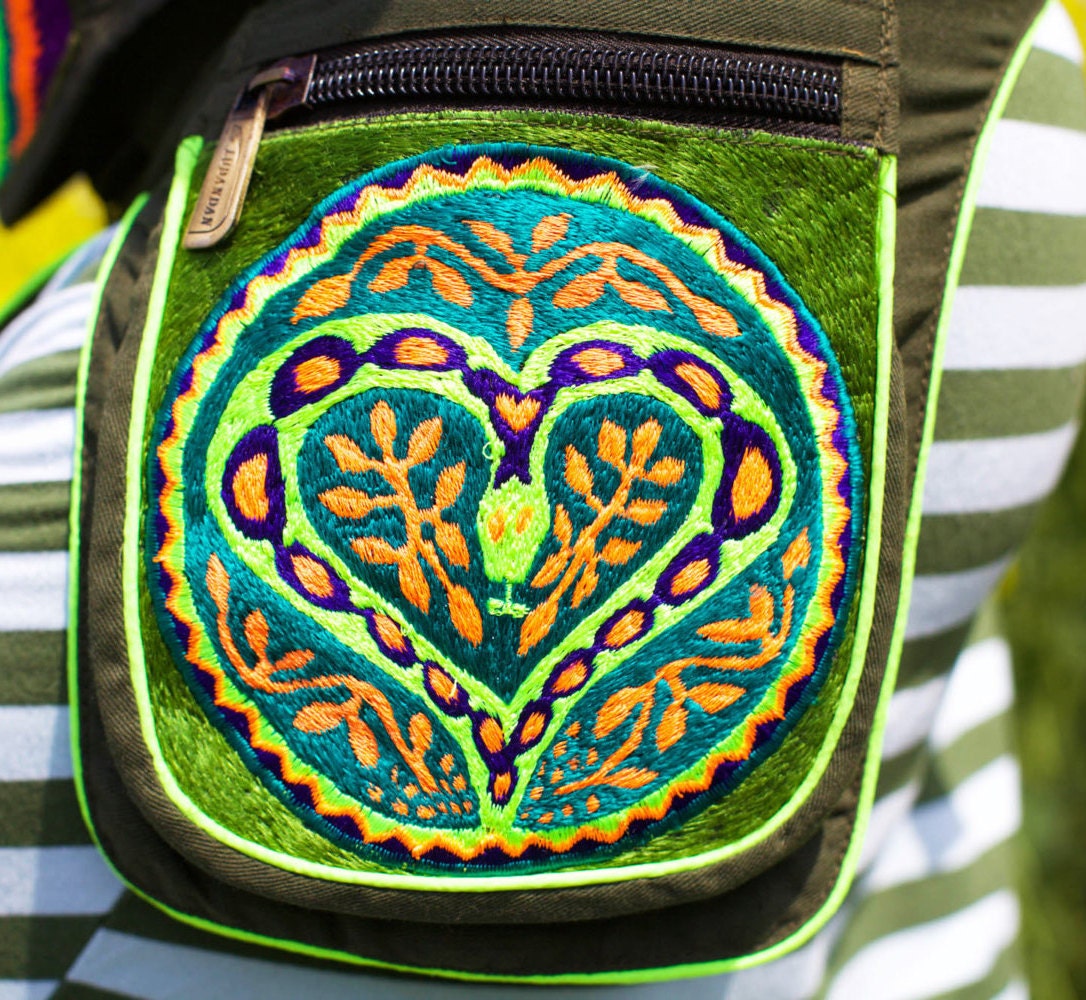 Beltbag Ayahuasca Heart - 7 pockets strong ziplocks size adjustable with hook & loop and clip - blacklight active lines flower of life alien