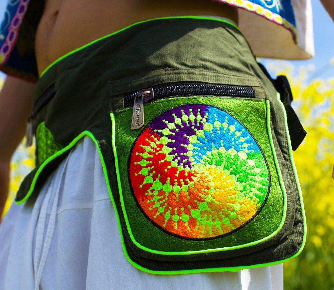 Beltbag Fractal crop circle - 7 pockets, strong ziplocks, size adjustable with hook & loop and clip - blacklight active lines crop circle