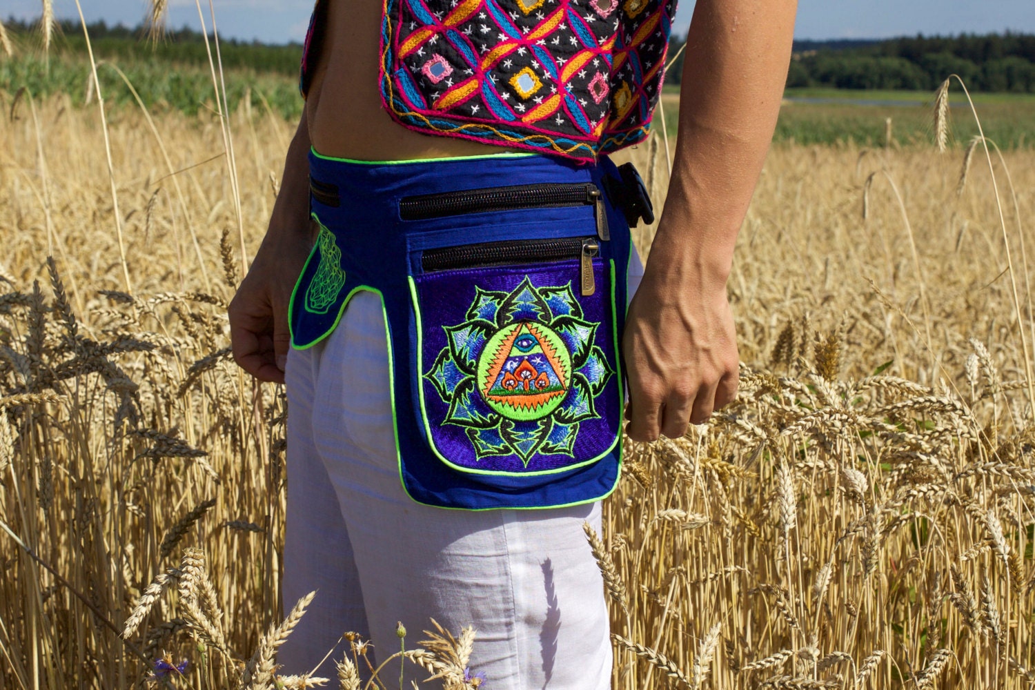 Beltbag Mushroom Illuminati - 7 pockets, strong ziplocks, size adjustable with hook & loop and clip - blacklight active lines flower of life